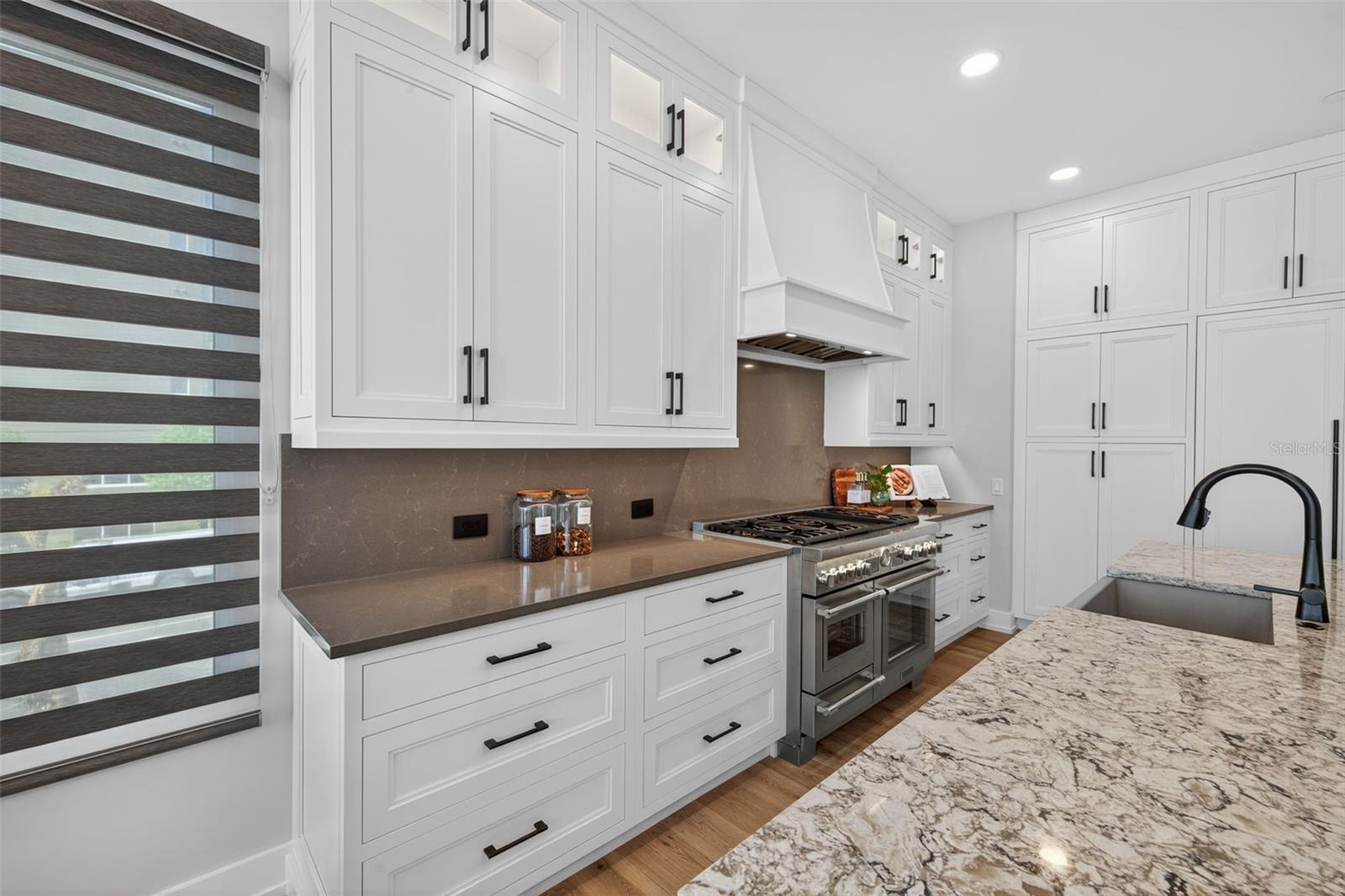 Listing photo id 13 for 577 4th Avenue S