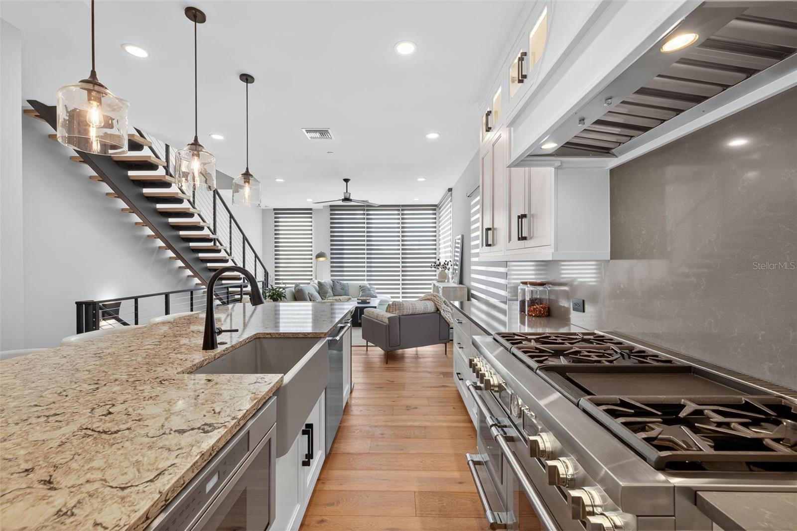 Listing photo id 14 for 577 4th Avenue S