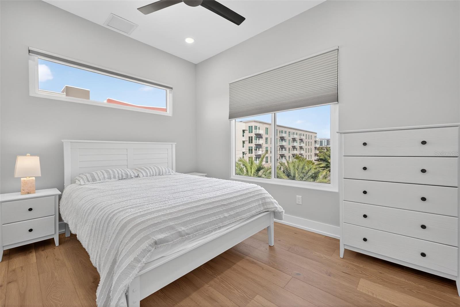 Listing photo id 16 for 577 4th Avenue S