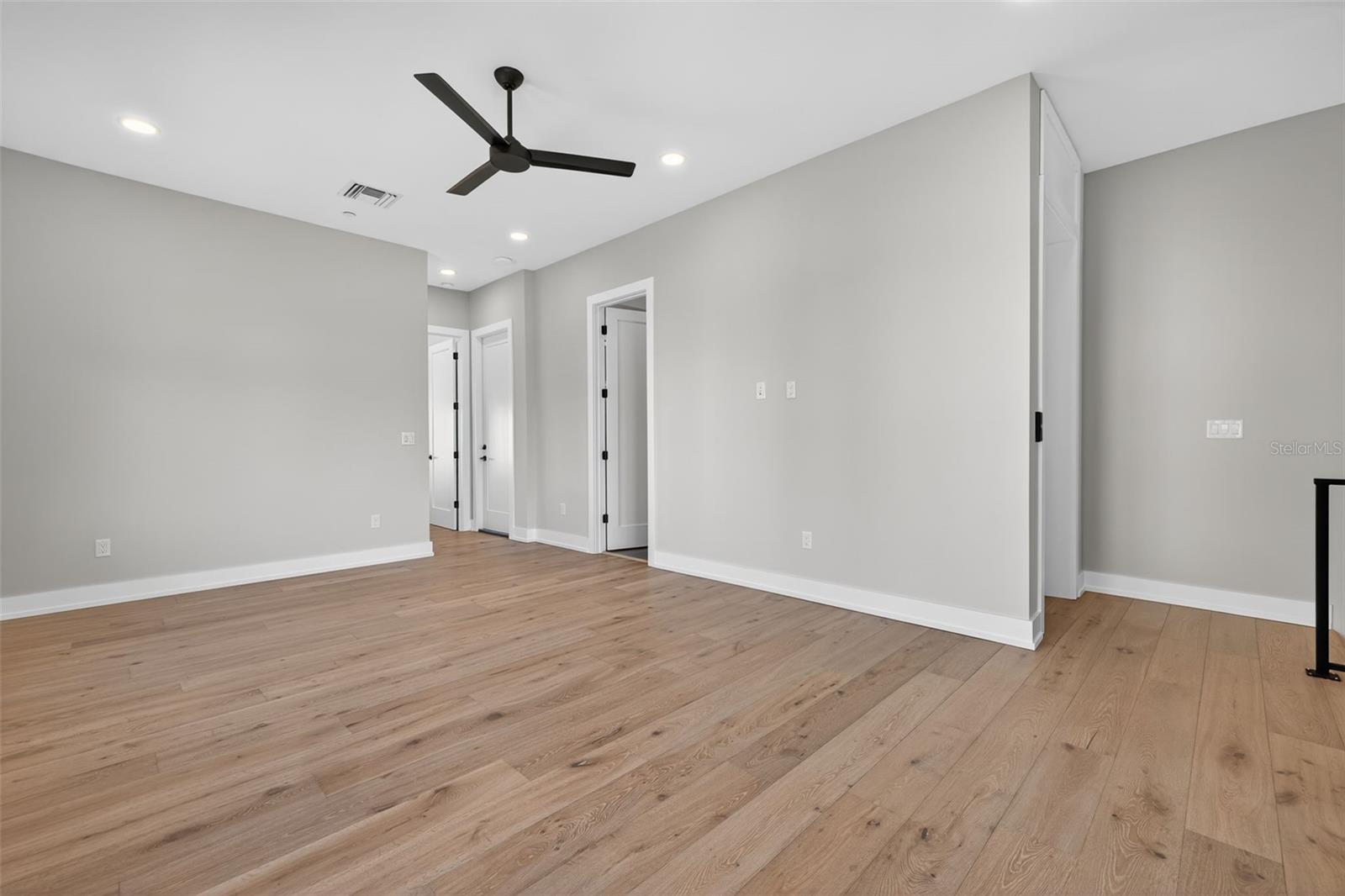 Listing photo id 26 for 577 4th Avenue S