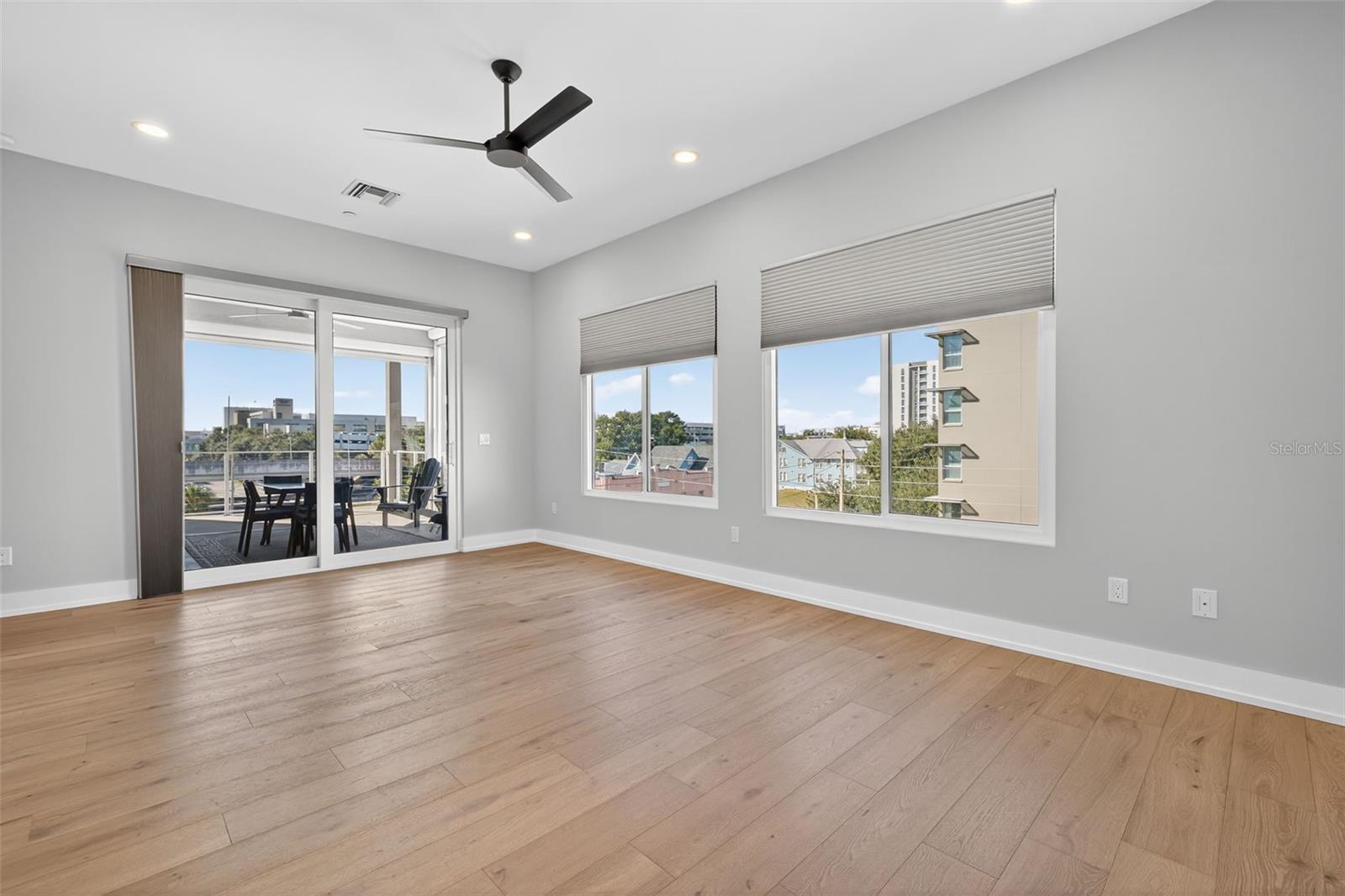 Listing photo id 27 for 577 4th Avenue S