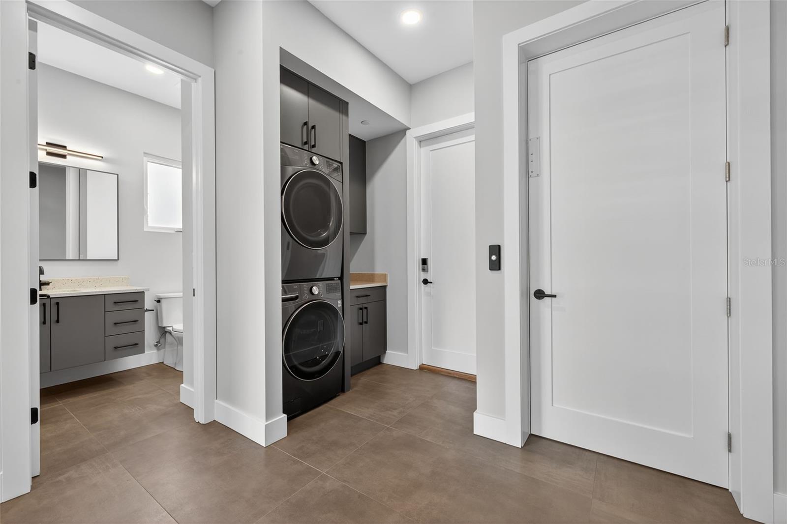 Listing photo id 4 for 577 4th Avenue S