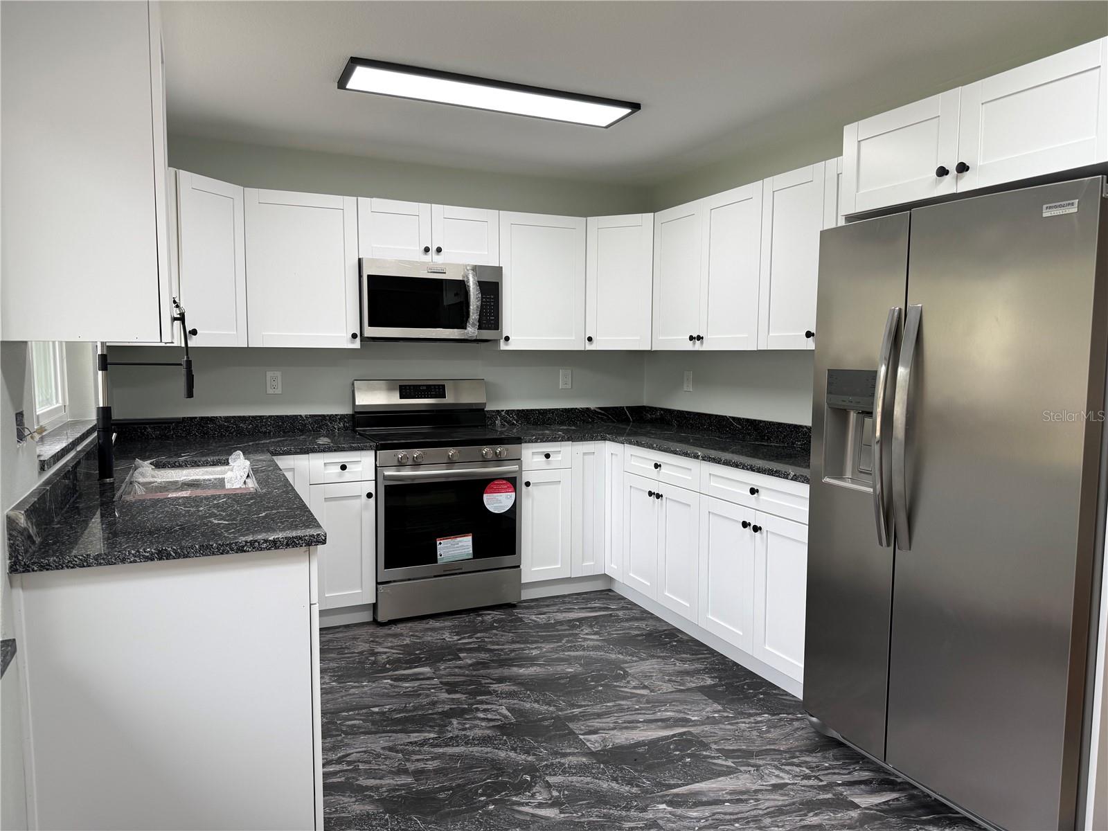 Image 11 of 30 For 6221 6th Avenue N