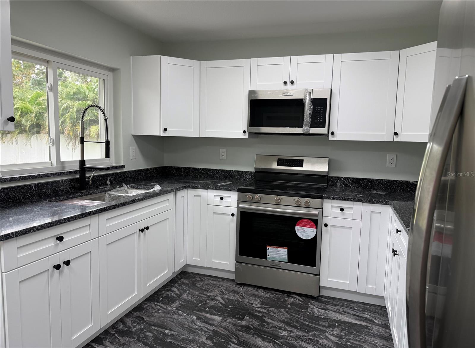 Image 12 of 30 For 6221 6th Avenue N