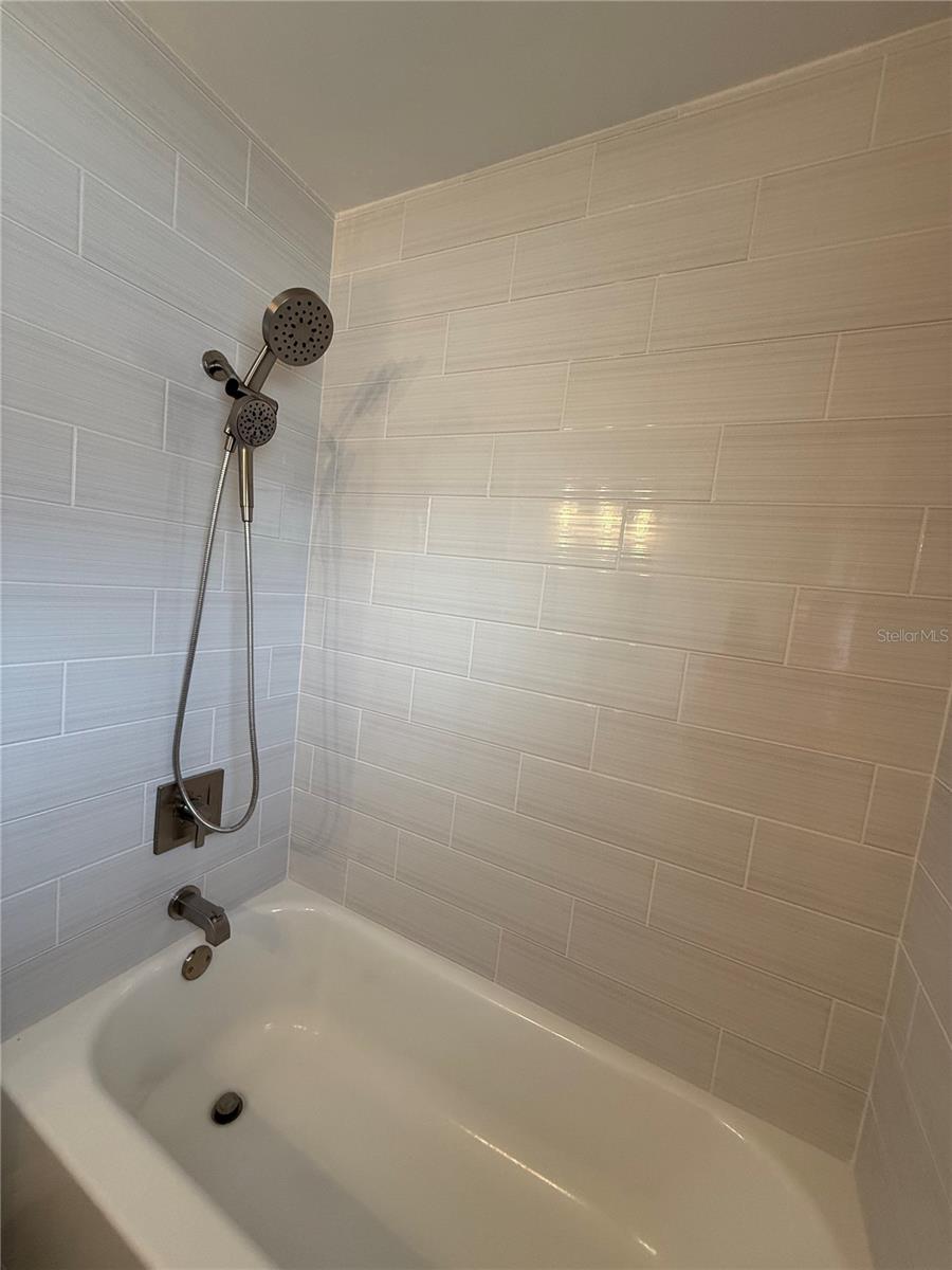 Image 16 of 30 For 6221 6th Avenue N