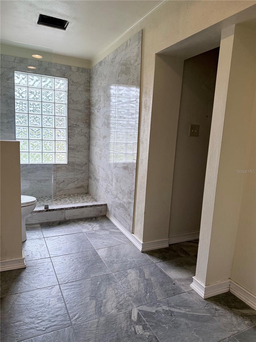 Image 21 of 30 For 6221 6th Avenue N