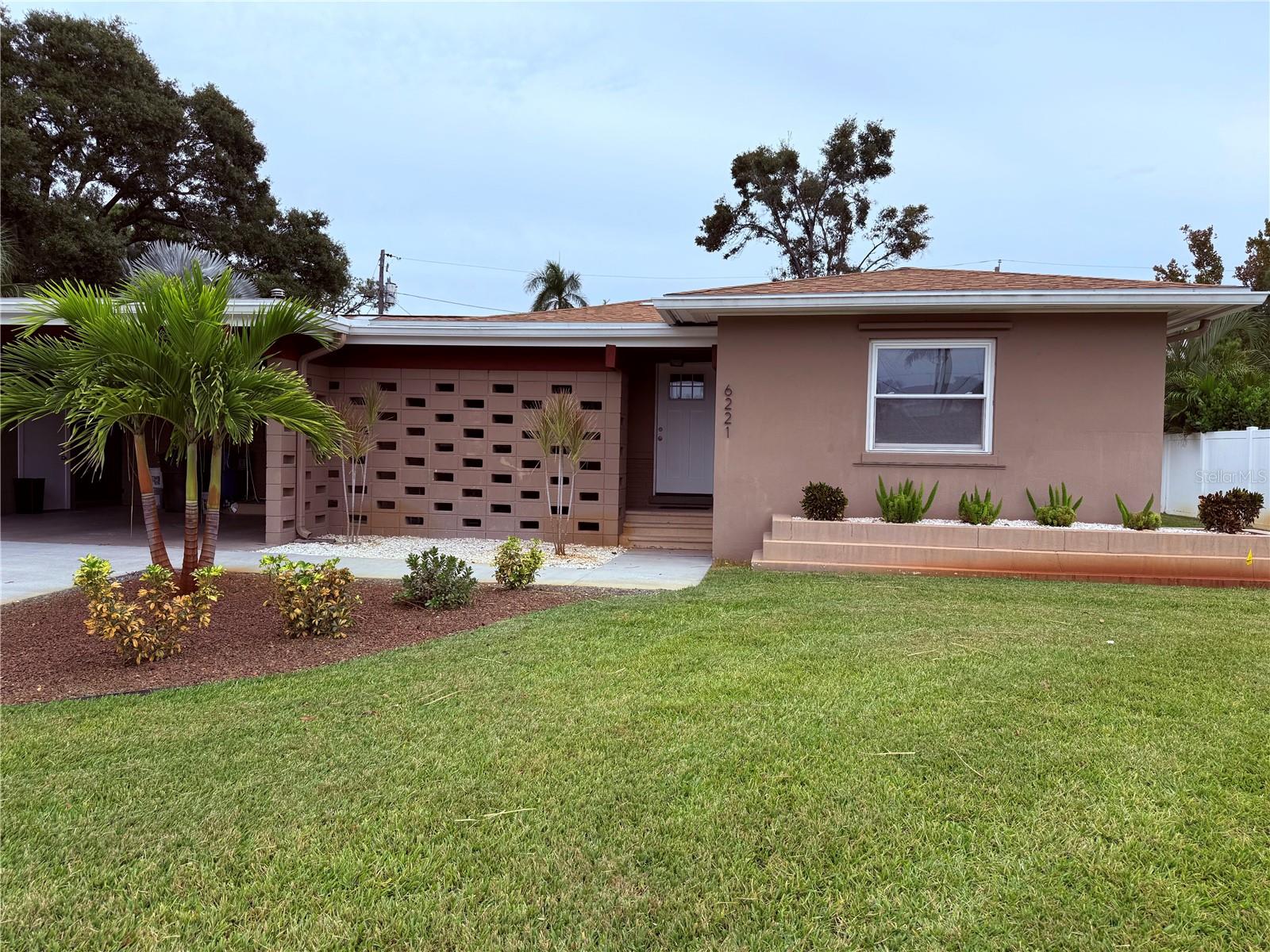 Image 3 of 30 For 6221 6th Avenue N