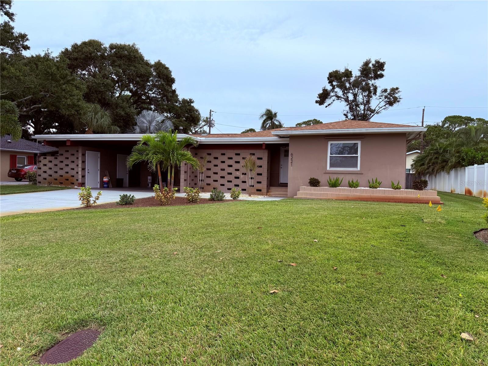 Image 4 of 30 For 6221 6th Avenue N