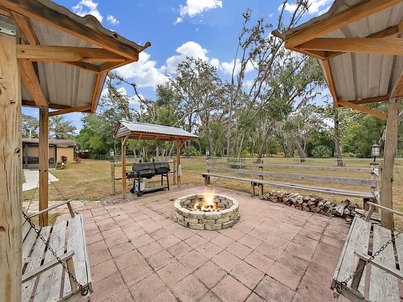 Listing photo id 12 for 4111 Robinson Road