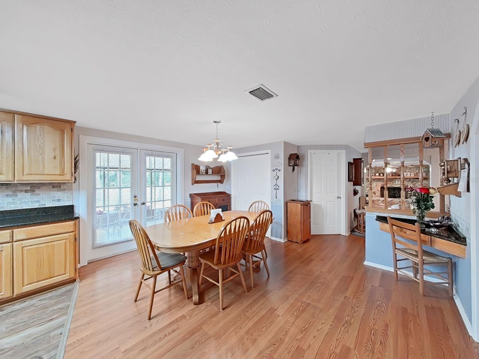 Listing photo id 18 for 4111 Robinson Road