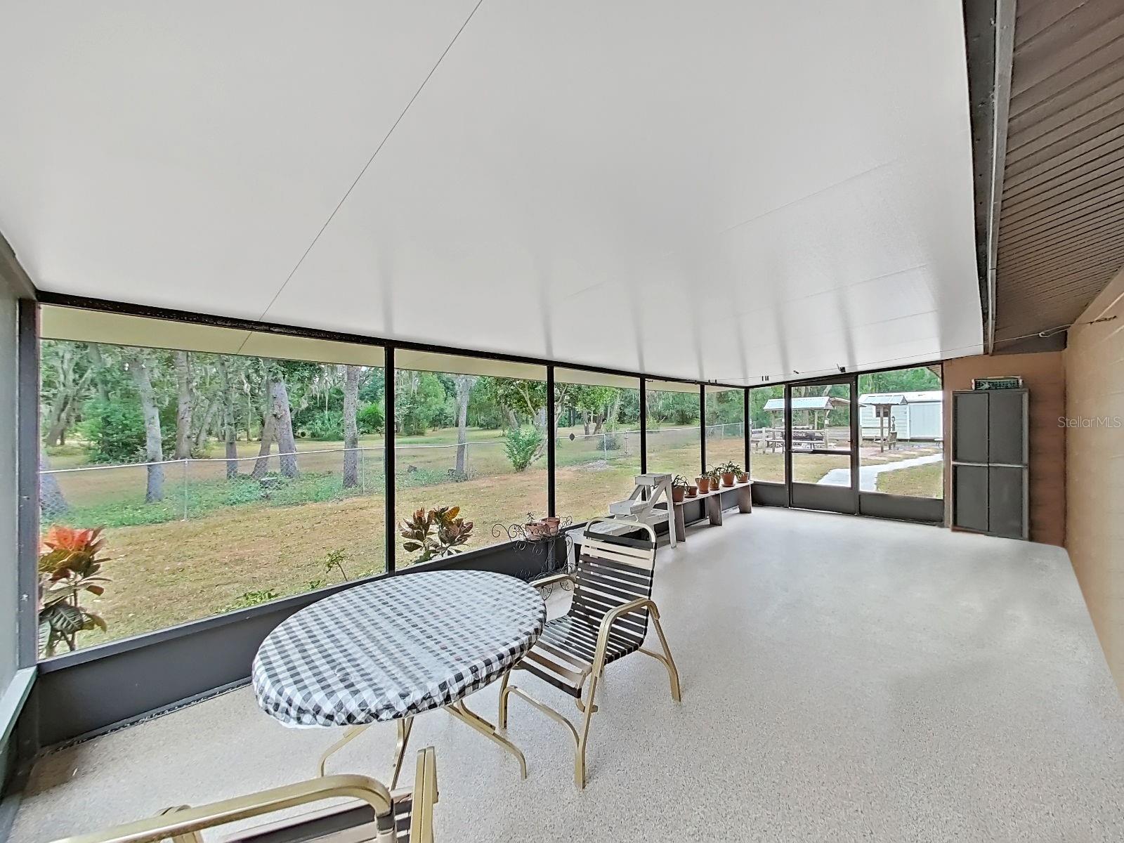 Listing photo id 19 for 4111 Robinson Road