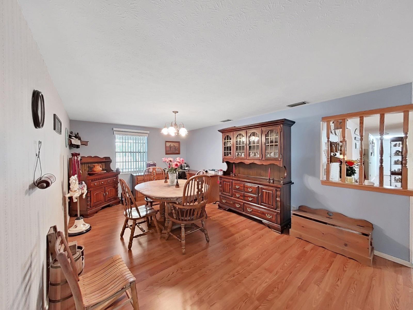 Listing photo id 23 for 4111 Robinson Road