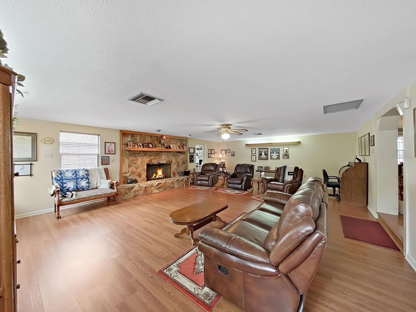 Listing photo id 25 for 4111 Robinson Road