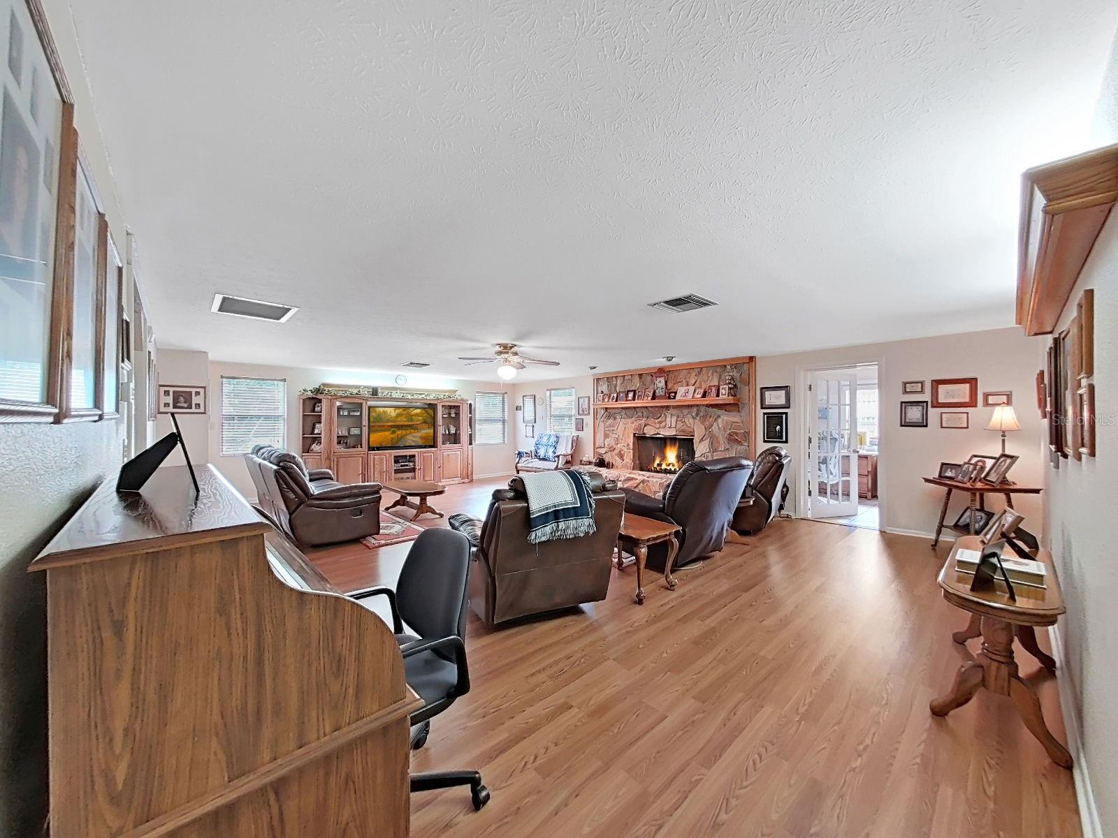 Listing photo id 26 for 4111 Robinson Road