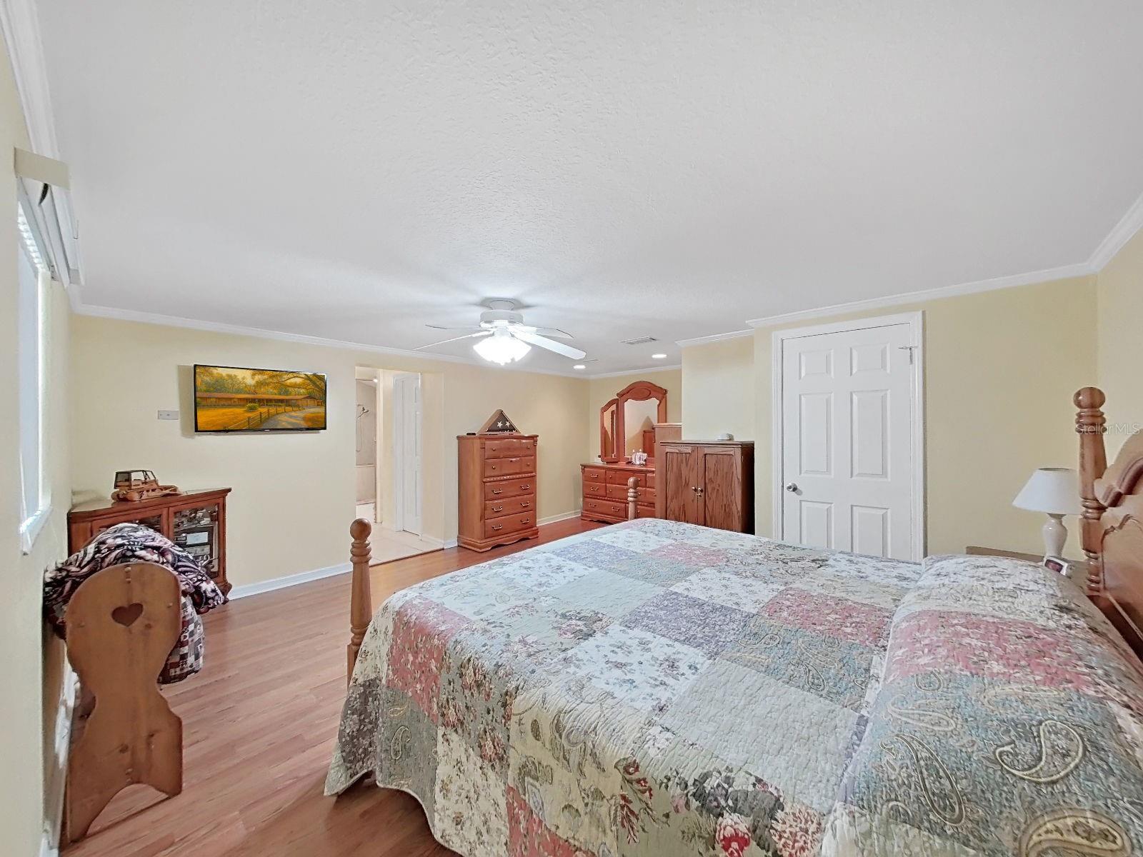 Listing photo id 31 for 4111 Robinson Road