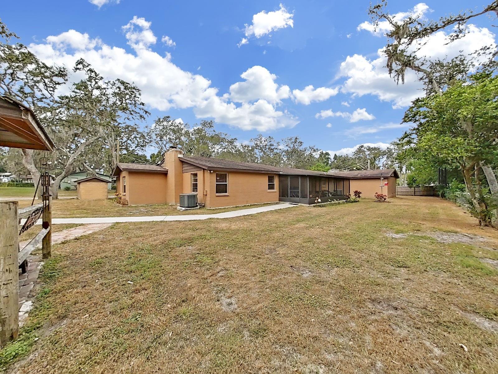 Listing photo id 47 for 4111 Robinson Road