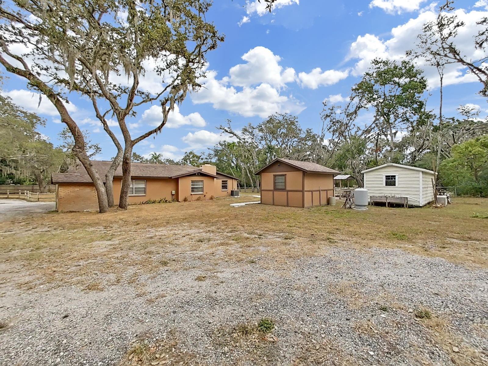 Listing photo id 48 for 4111 Robinson Road