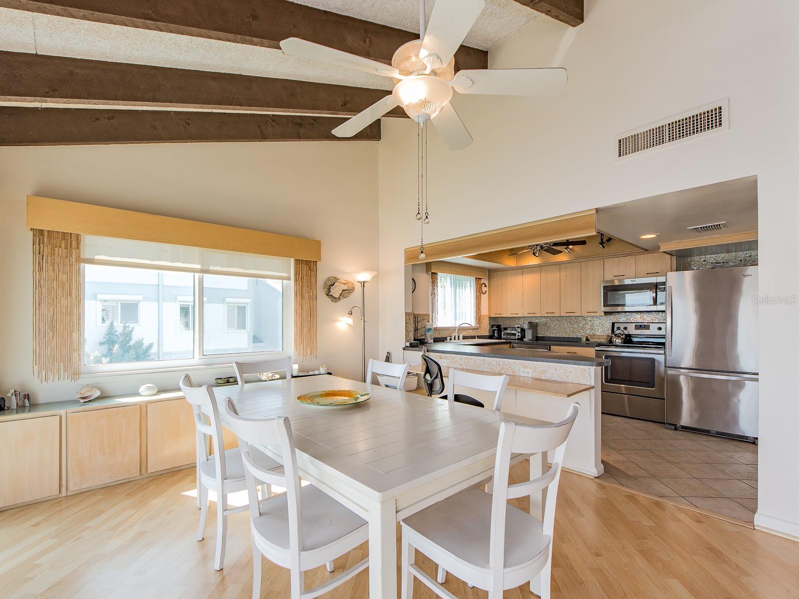 Image 12 of 44 For 1401 Gulf Boulevard 215