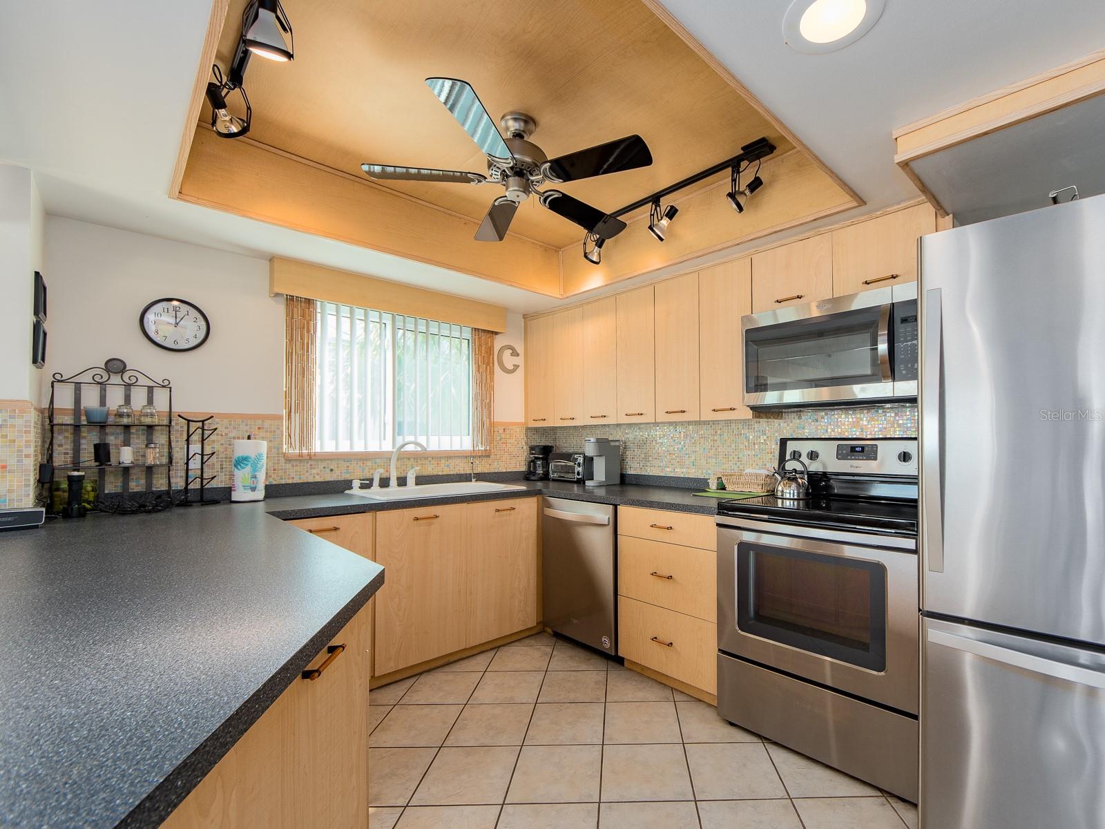 Image 13 of 44 For 1401 Gulf Boulevard 215