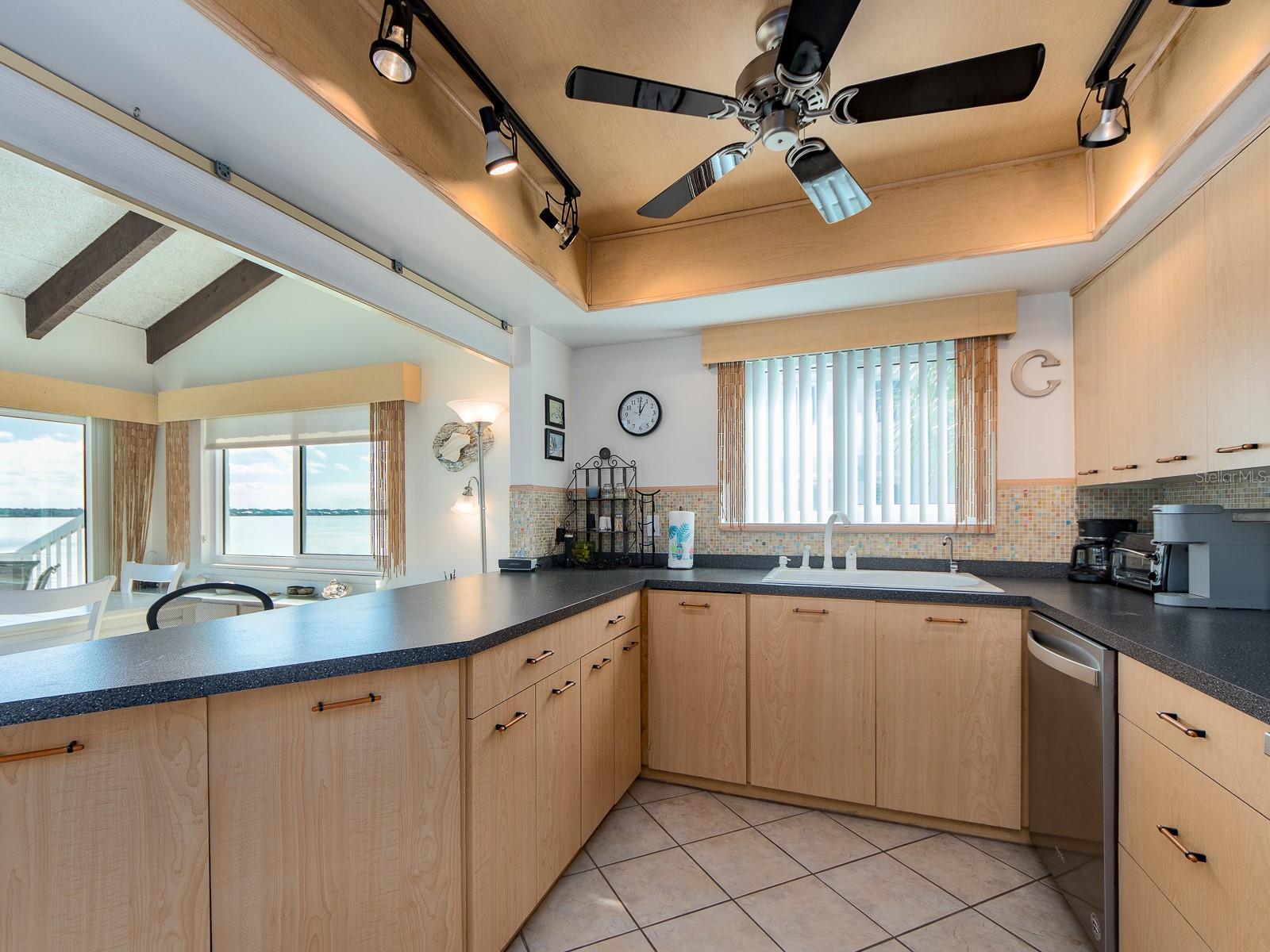 Image 14 of 44 For 1401 Gulf Boulevard 215