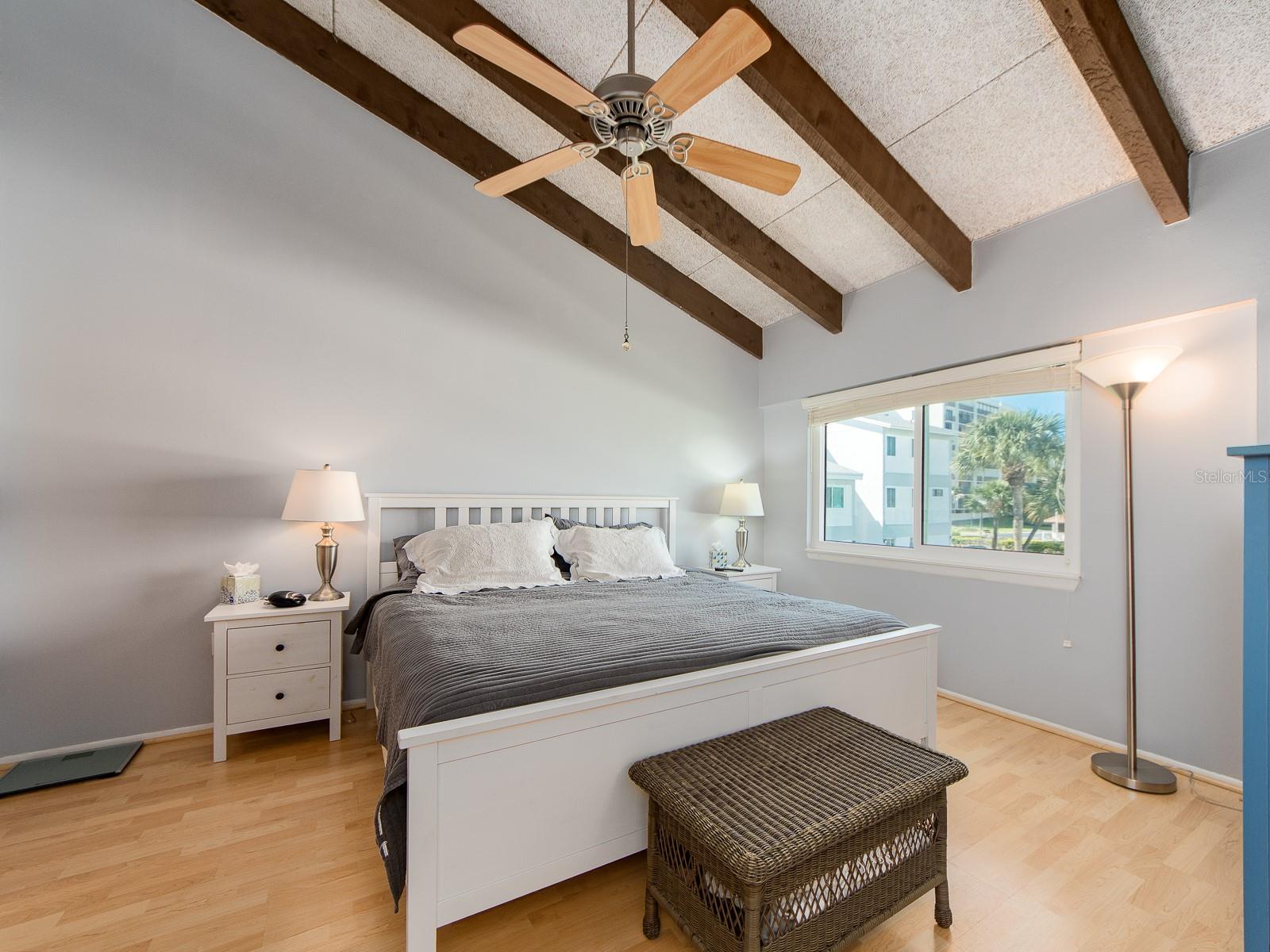 Image 15 of 44 For 1401 Gulf Boulevard 215