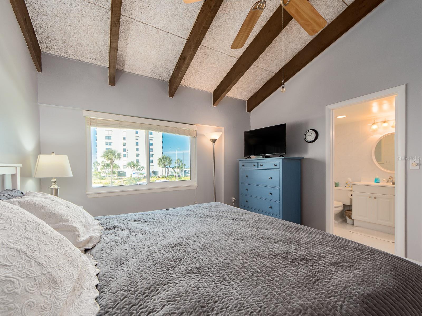 Image 17 of 44 For 1401 Gulf Boulevard 215