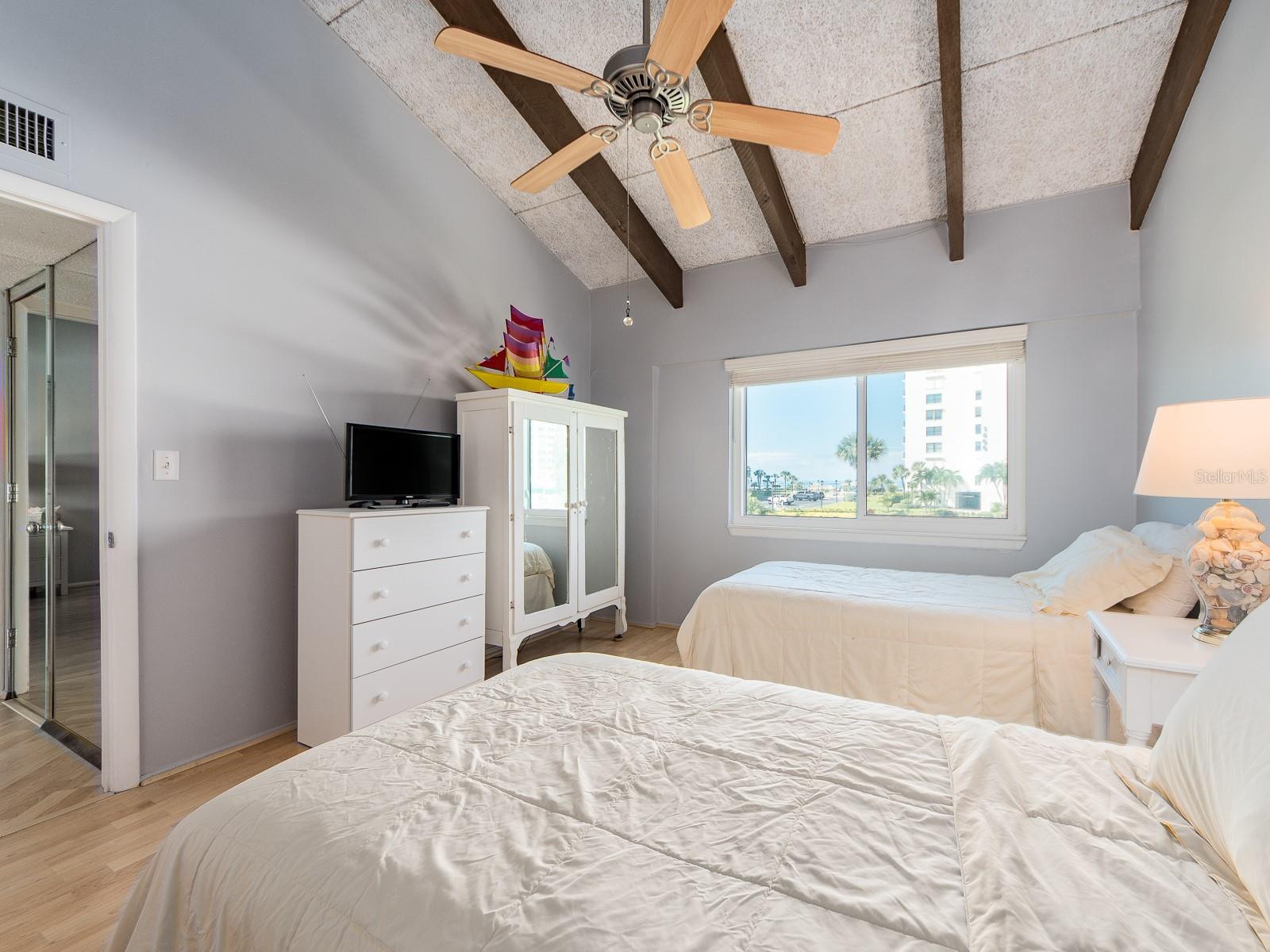 Image 22 of 44 For 1401 Gulf Boulevard 215