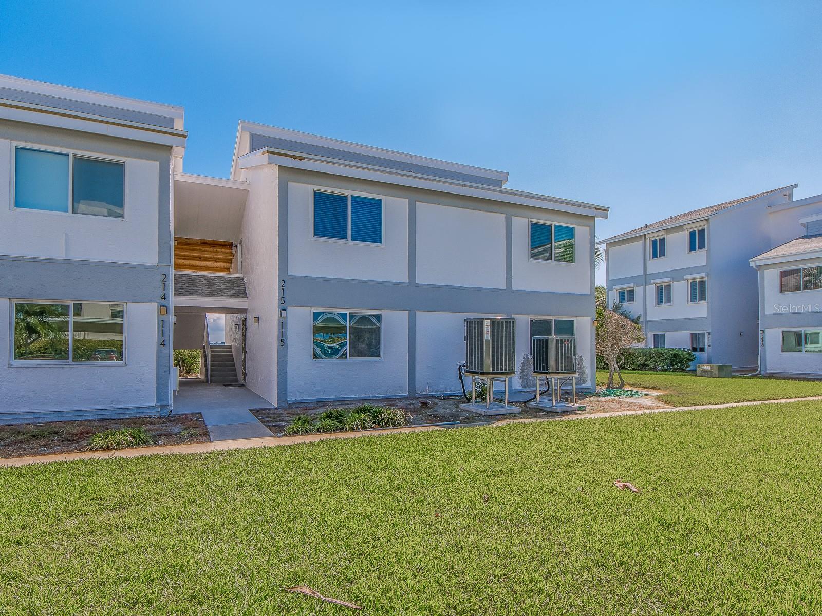 Image 29 of 44 For 1401 Gulf Boulevard 215