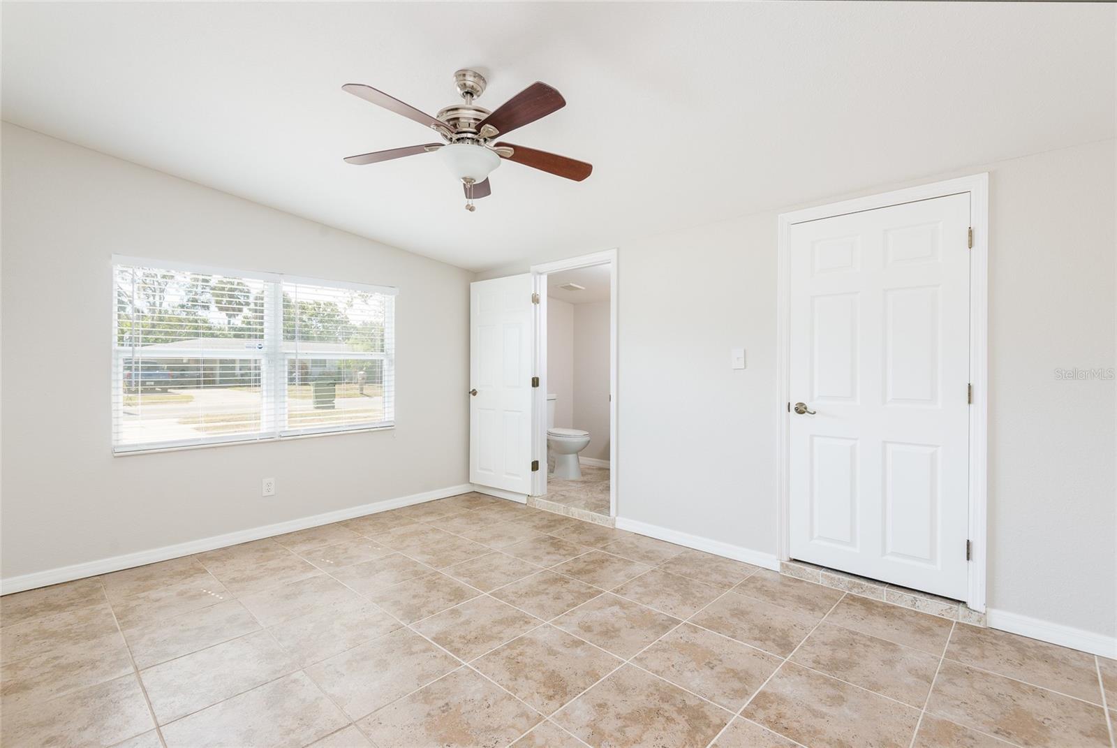 Listing photo id 9 for 4733 Wyoming Avenue