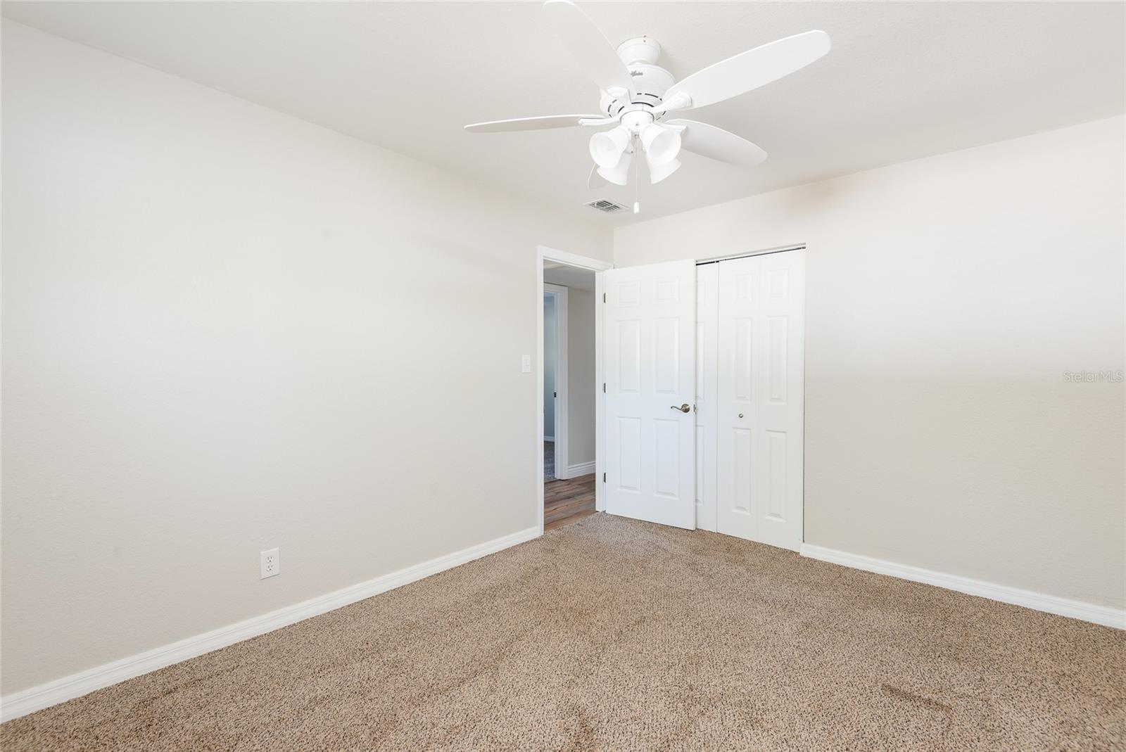 Listing photo id 13 for 4733 Wyoming Avenue