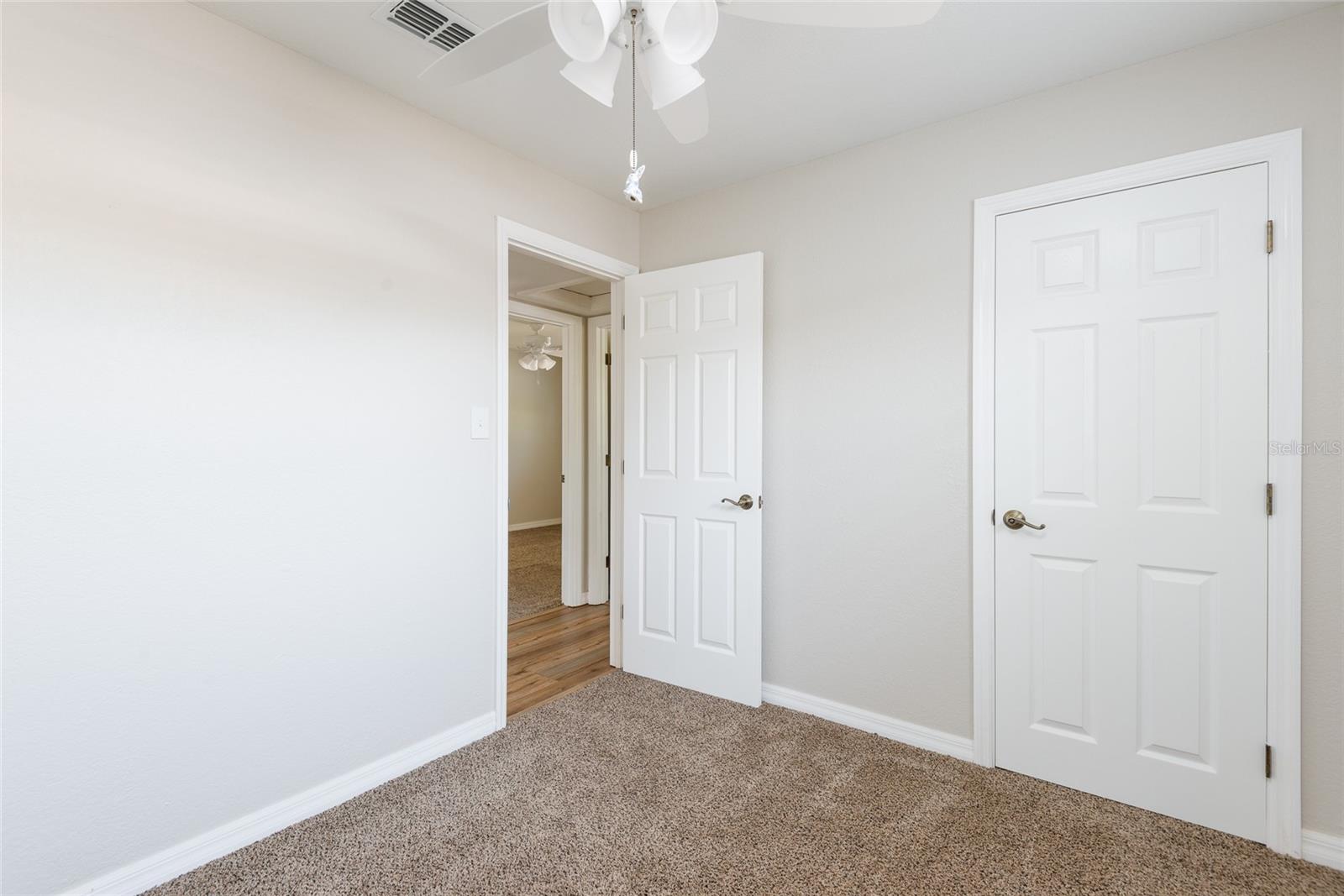 Listing photo id 17 for 4733 Wyoming Avenue