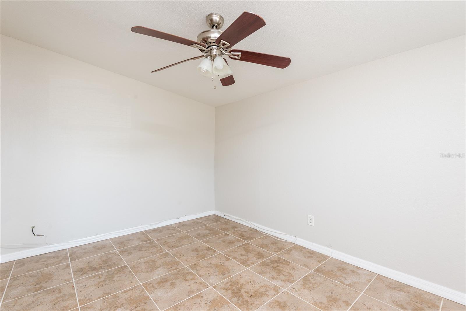 Listing photo id 4 for 4733 Wyoming Avenue