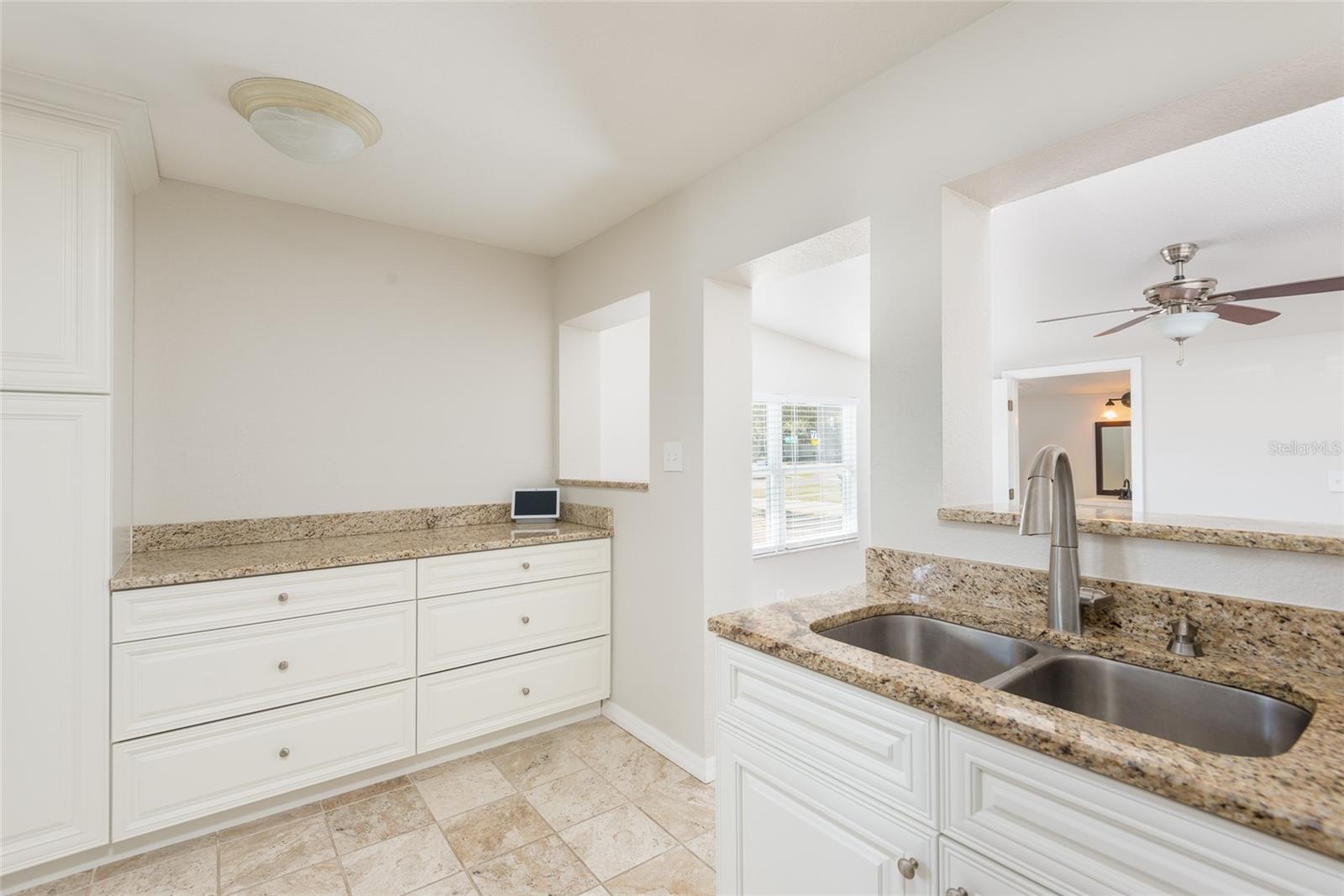 Listing photo id 7 for 4733 Wyoming Avenue