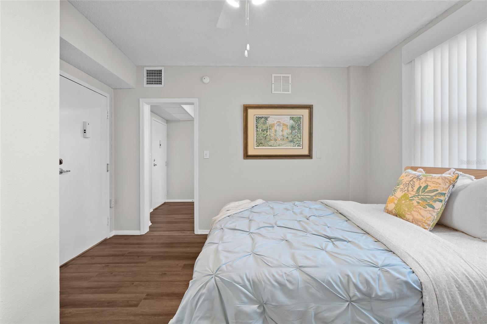 Image 10 of 17 For 411 1st Avenue N 307