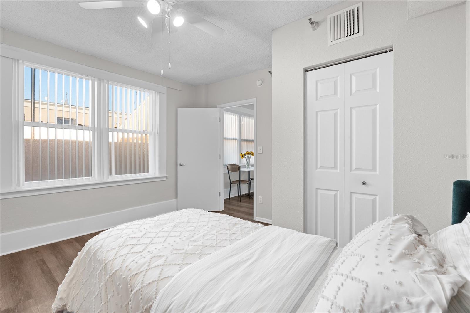 Image 14 of 17 For 411 1st Avenue N 307