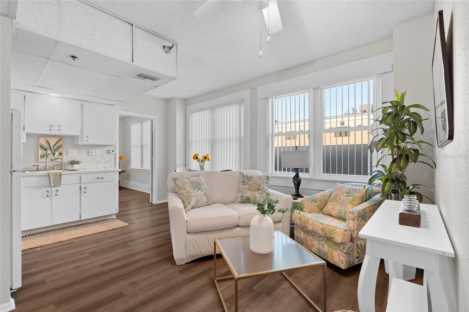 Image 4 of 17 For 411 1st Avenue N 307