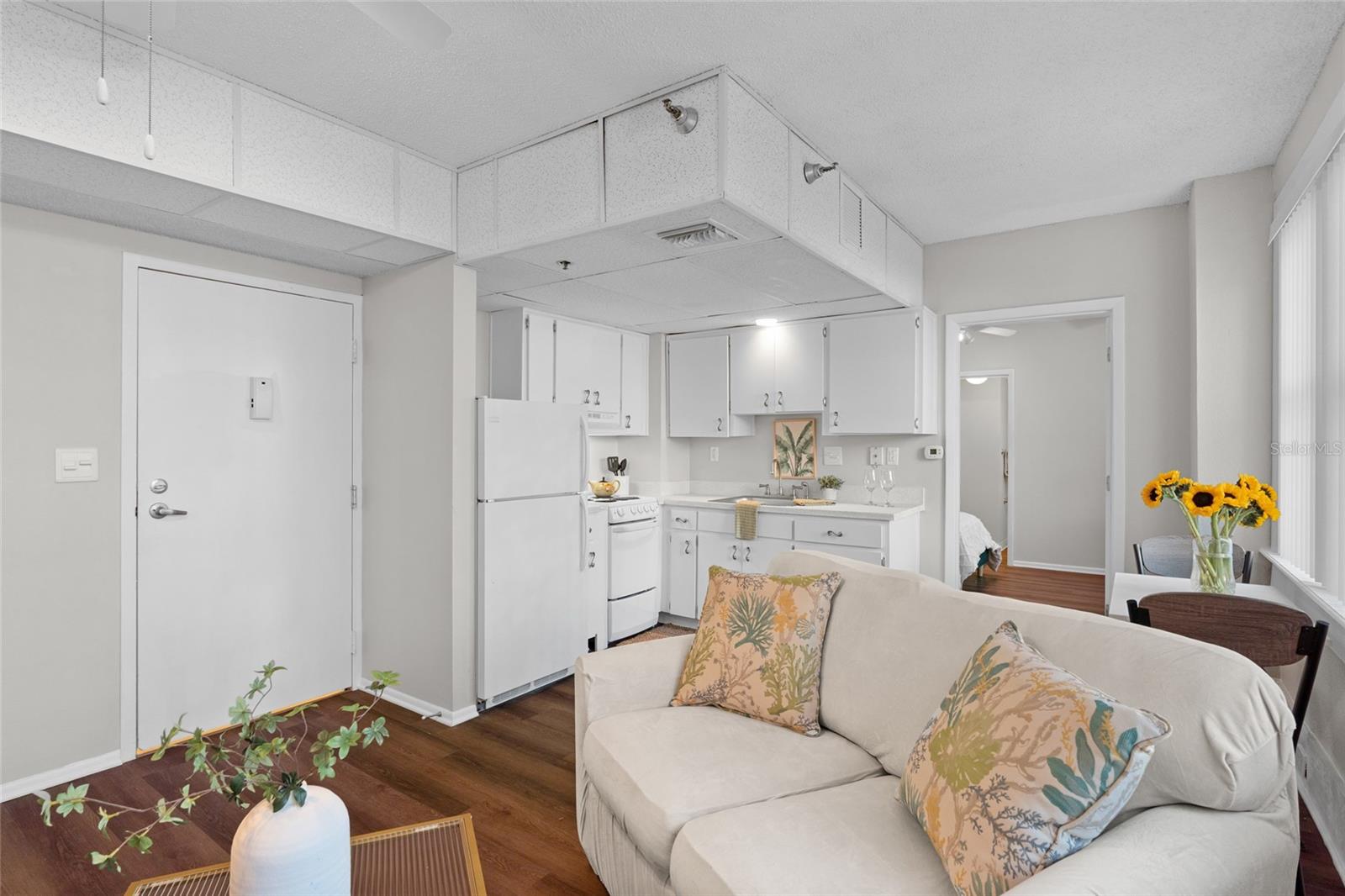 Image 5 of 17 For 411 1st Avenue N 307