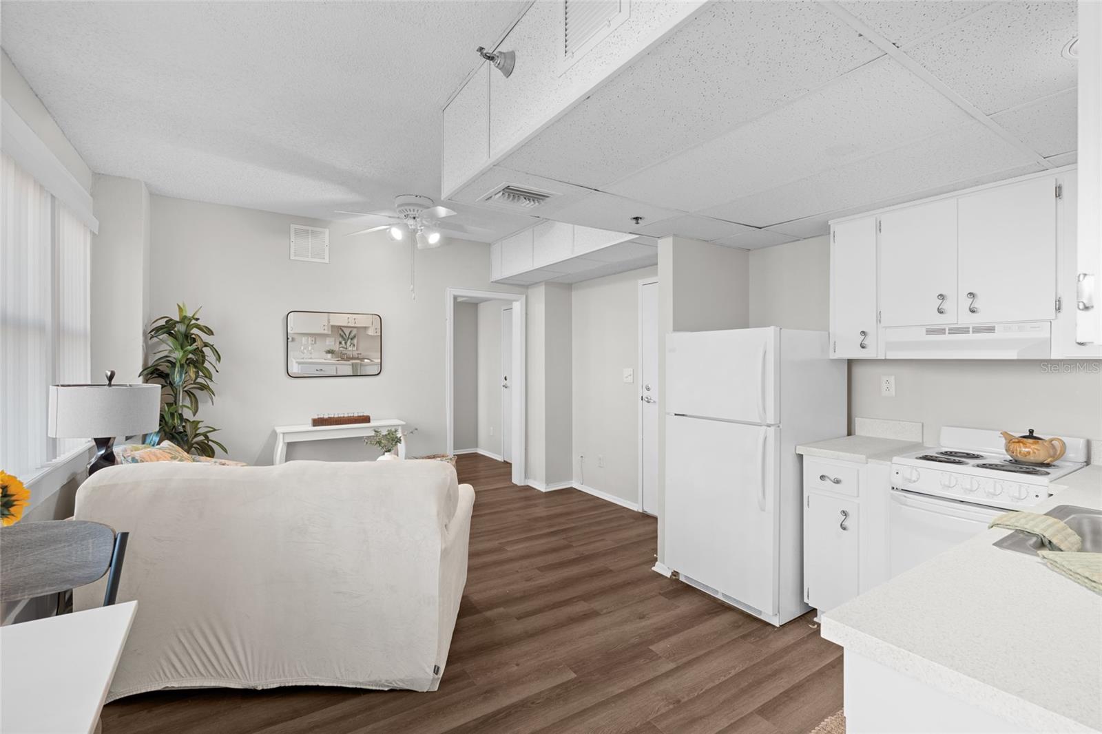 Image 7 of 17 For 411 1st Avenue N 307