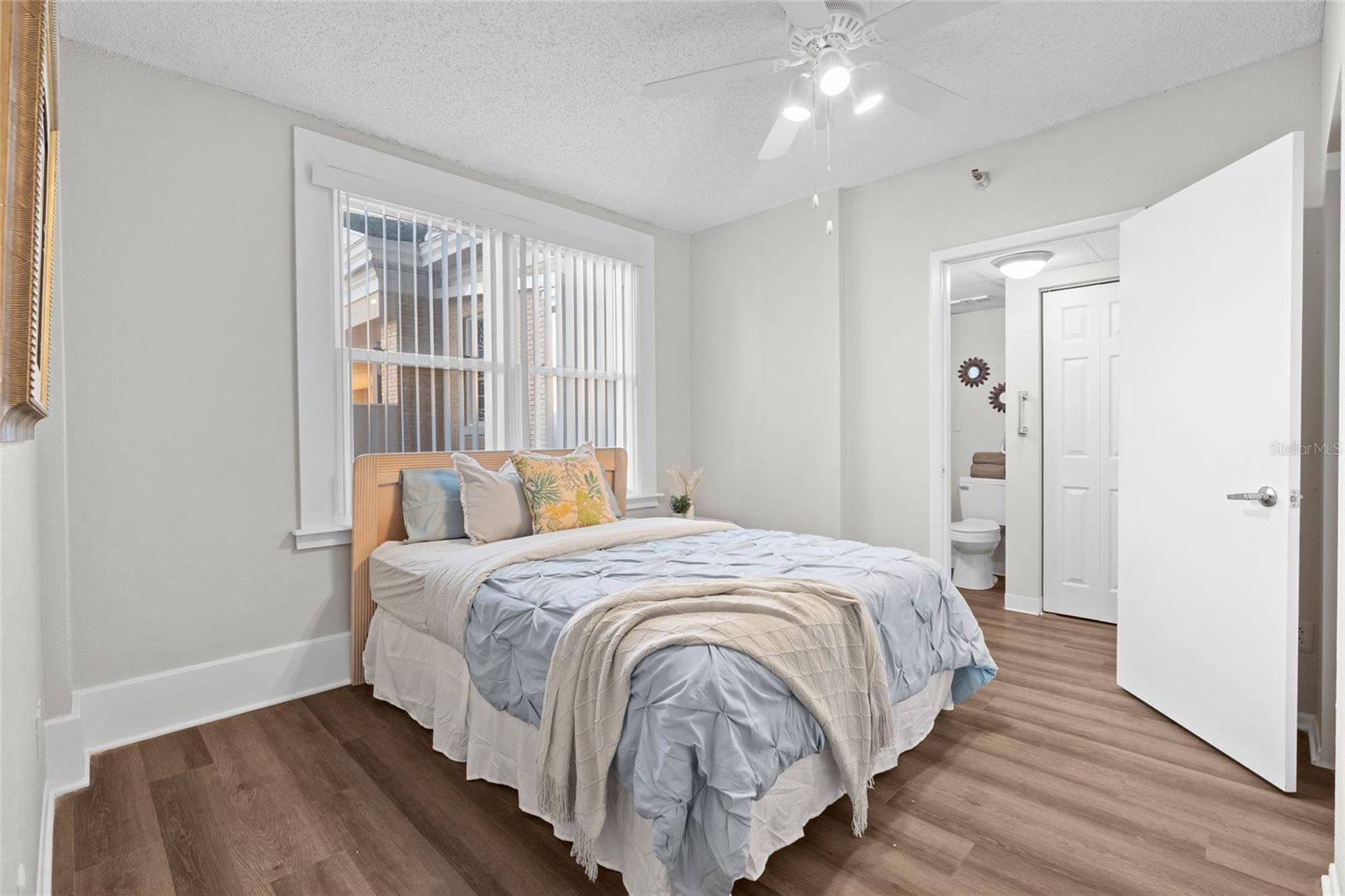 Image 8 of 17 For 411 1st Avenue N 307