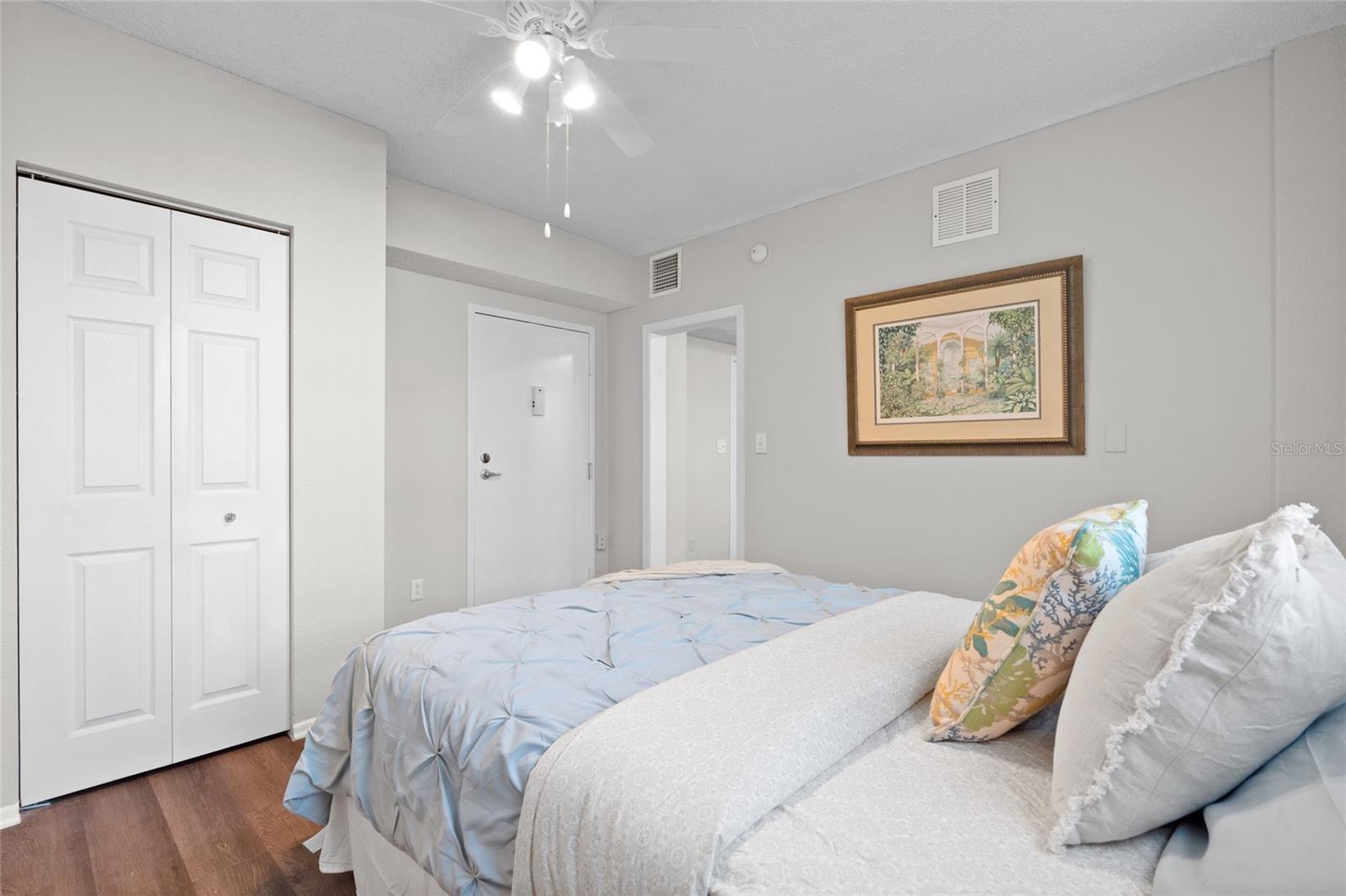 Image 9 of 17 For 411 1st Avenue N 307