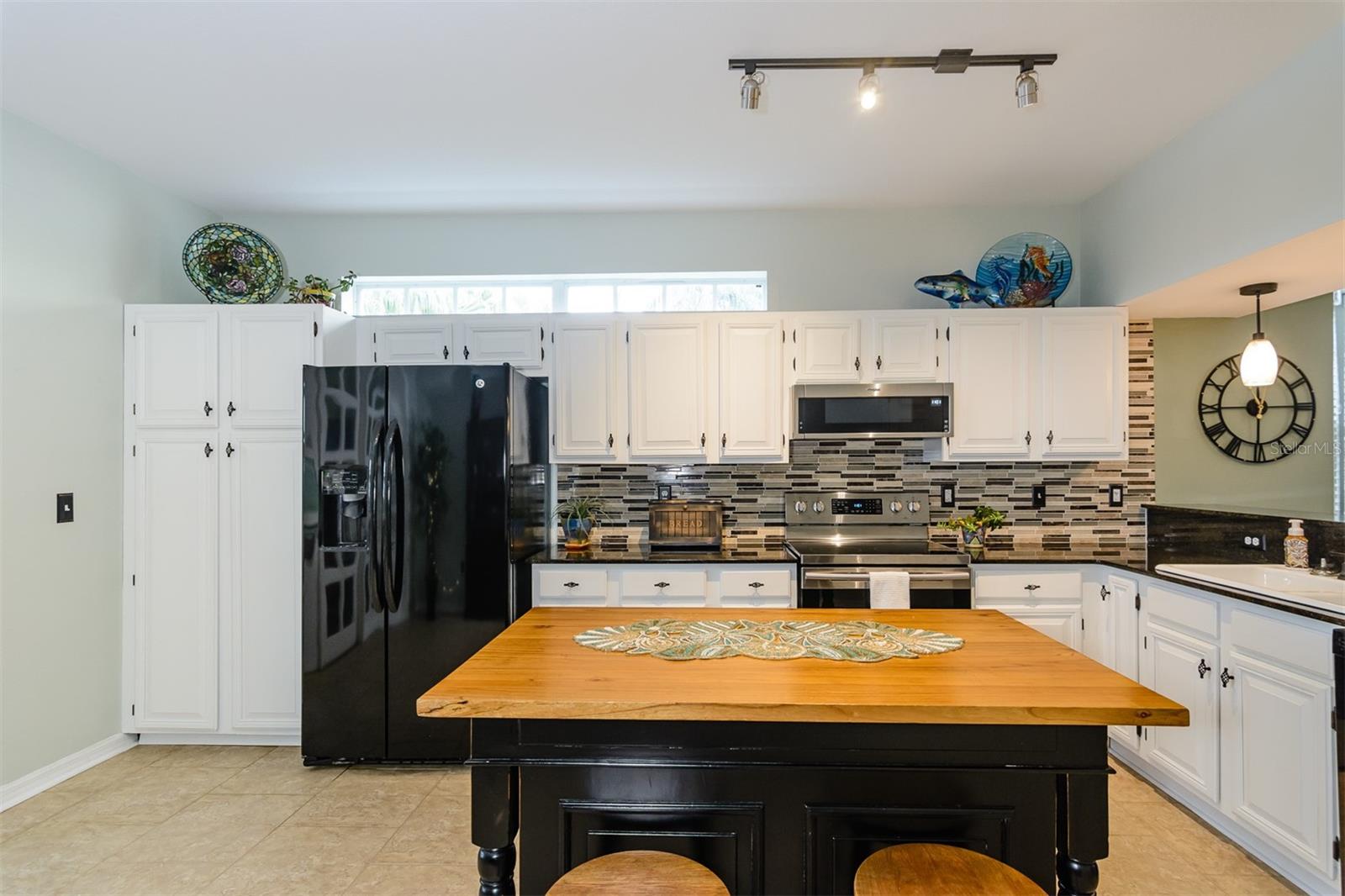 Image 16 of 96 For 2648 Sabal Springs Drive 6