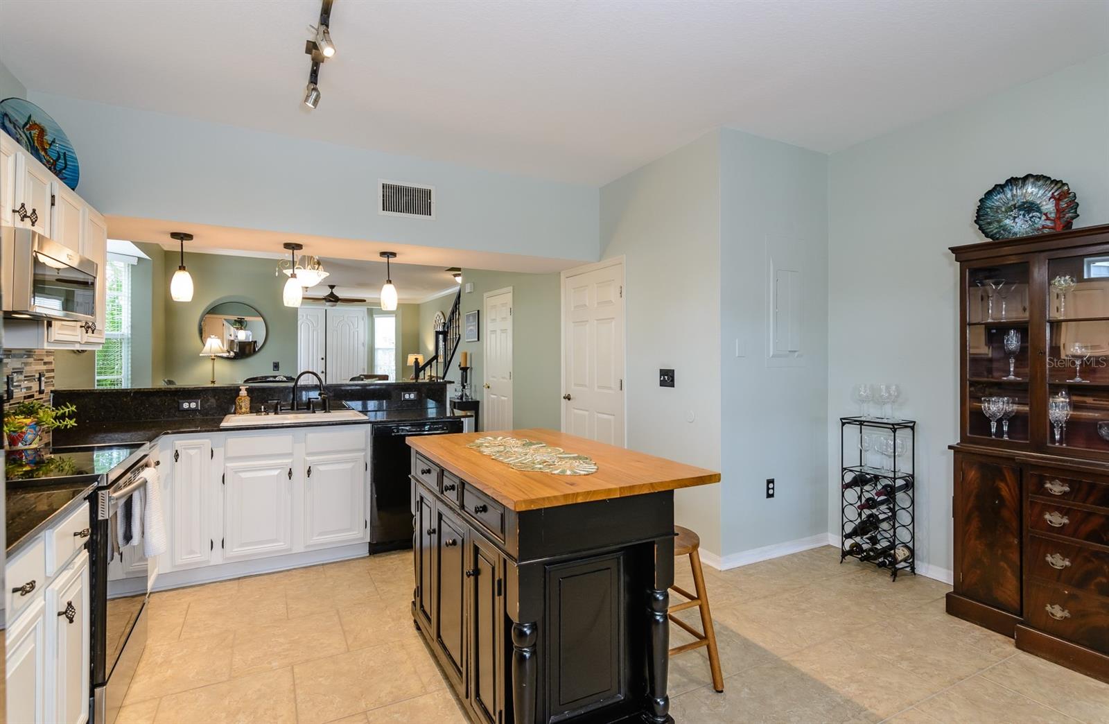 Image 18 of 96 For 2648 Sabal Springs Drive 6