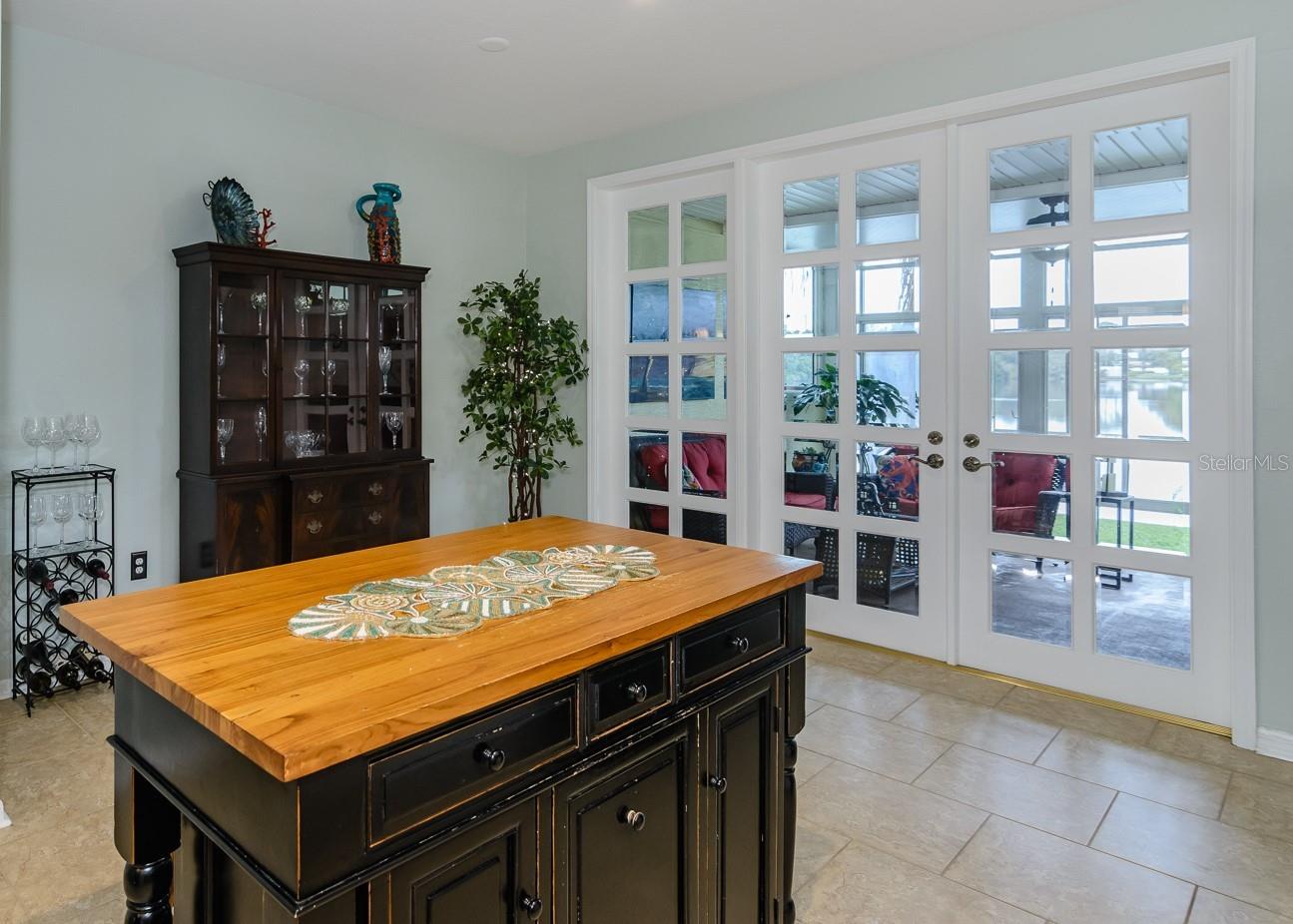 Image 21 of 96 For 2648 Sabal Springs Drive 6