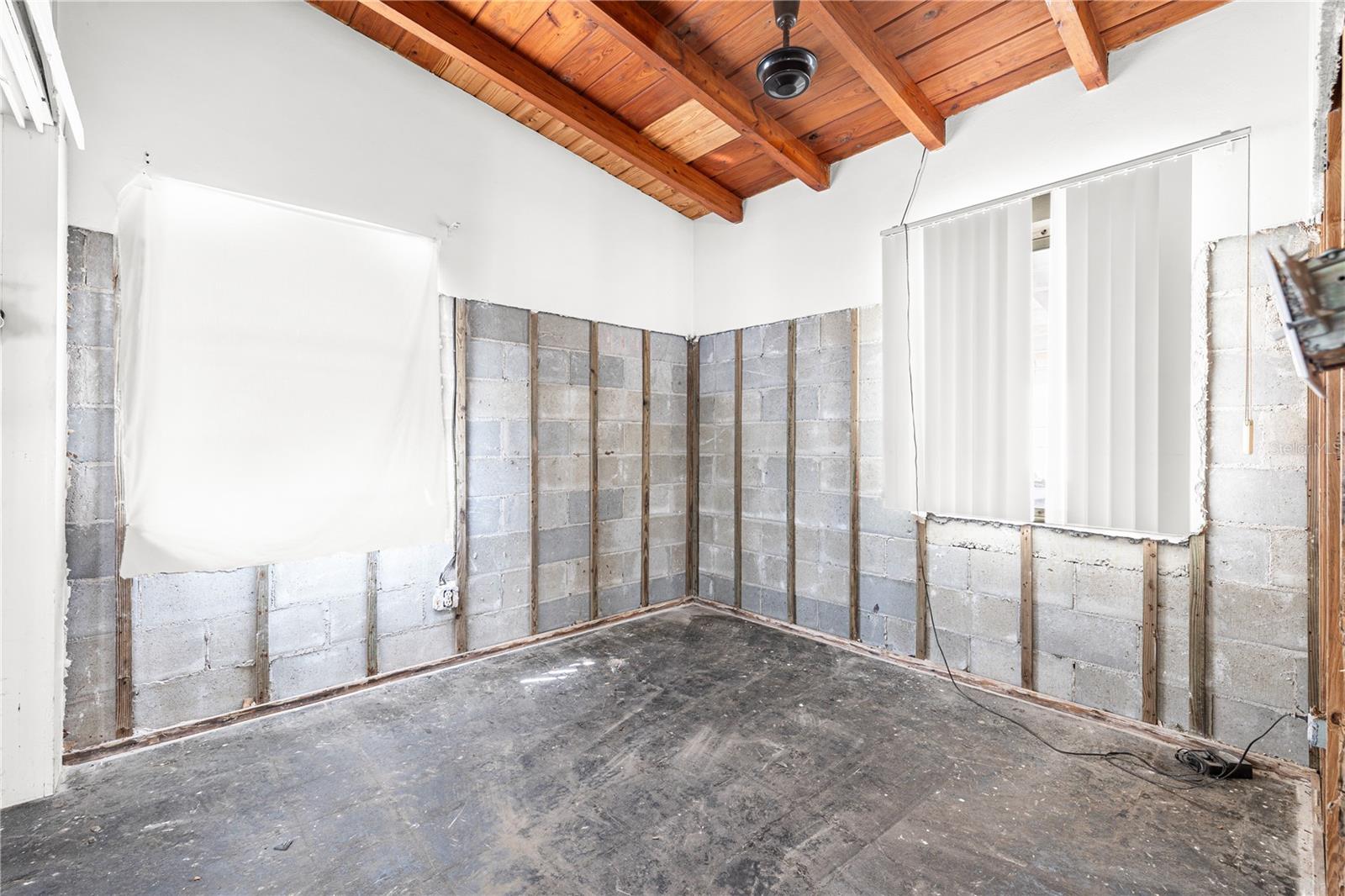 Image 11 of 32 For 17611 1st Street E