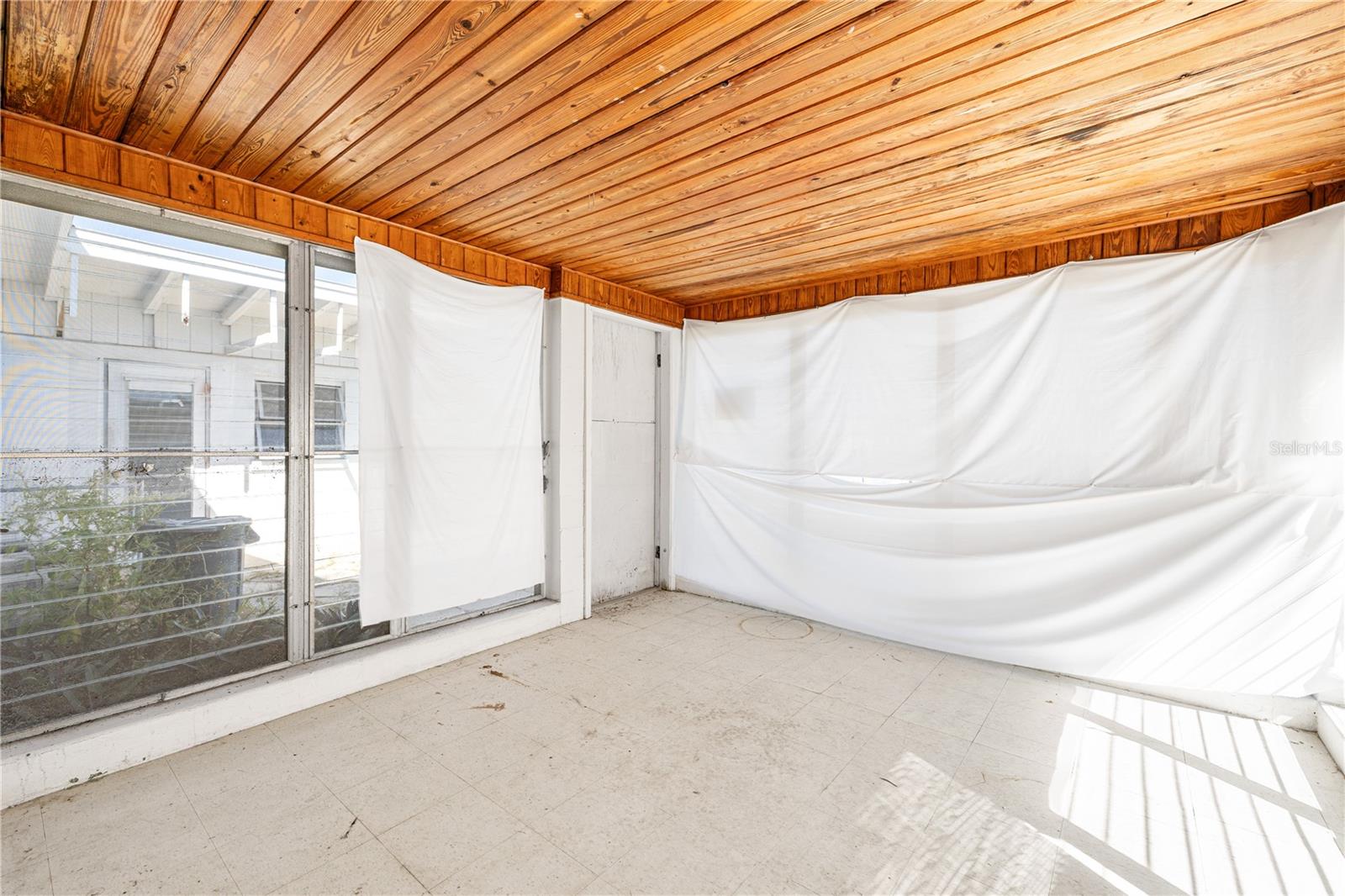 Image 13 of 32 For 17611 1st Street E