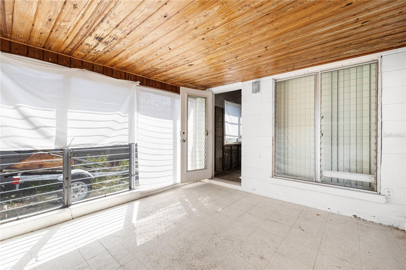 Image 14 of 32 For 17611 1st Street E