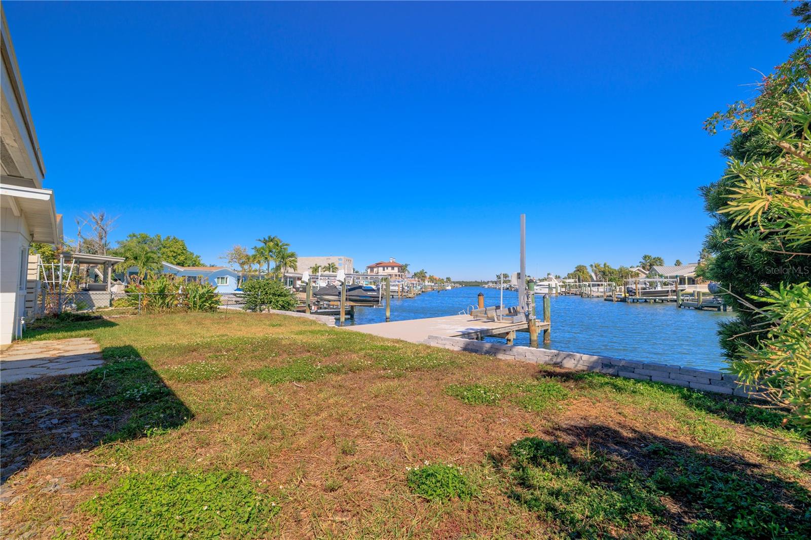 Image 17 of 32 For 17611 1st Street E