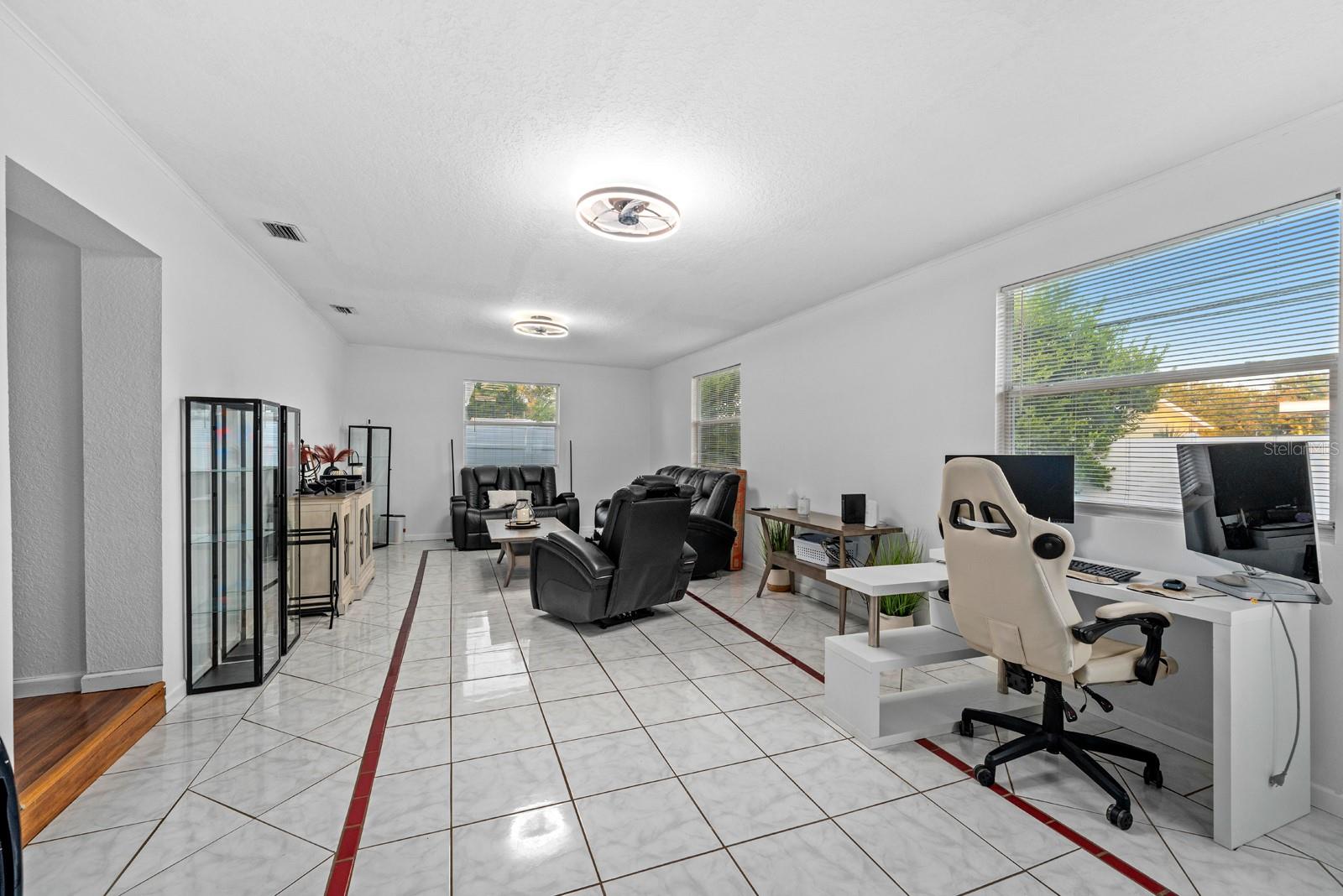 Image 11 of 27 For 1825 Welland Drive