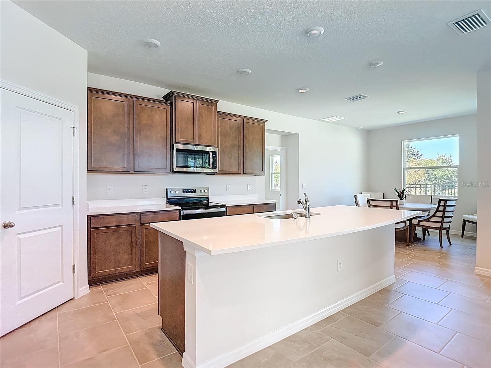 Image 17 of 92 For 10471 Bridgegate Heights Loop