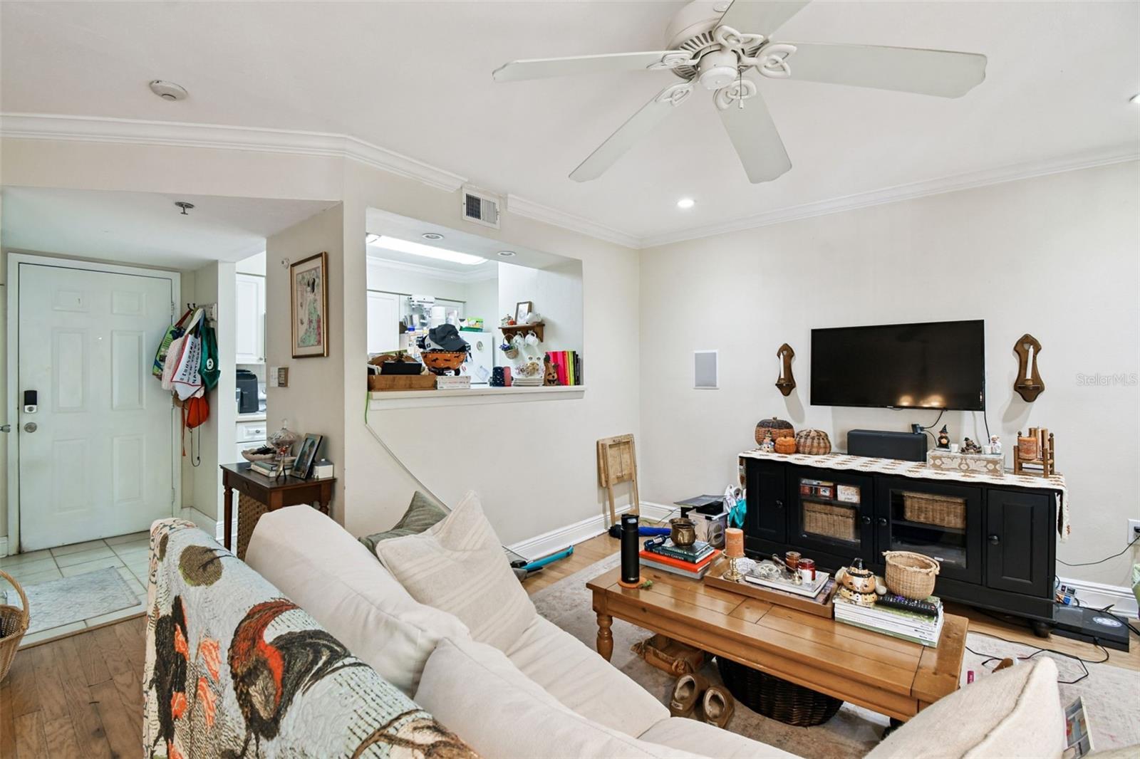 Image 11 of 42 For 1000 Horatio Street 202